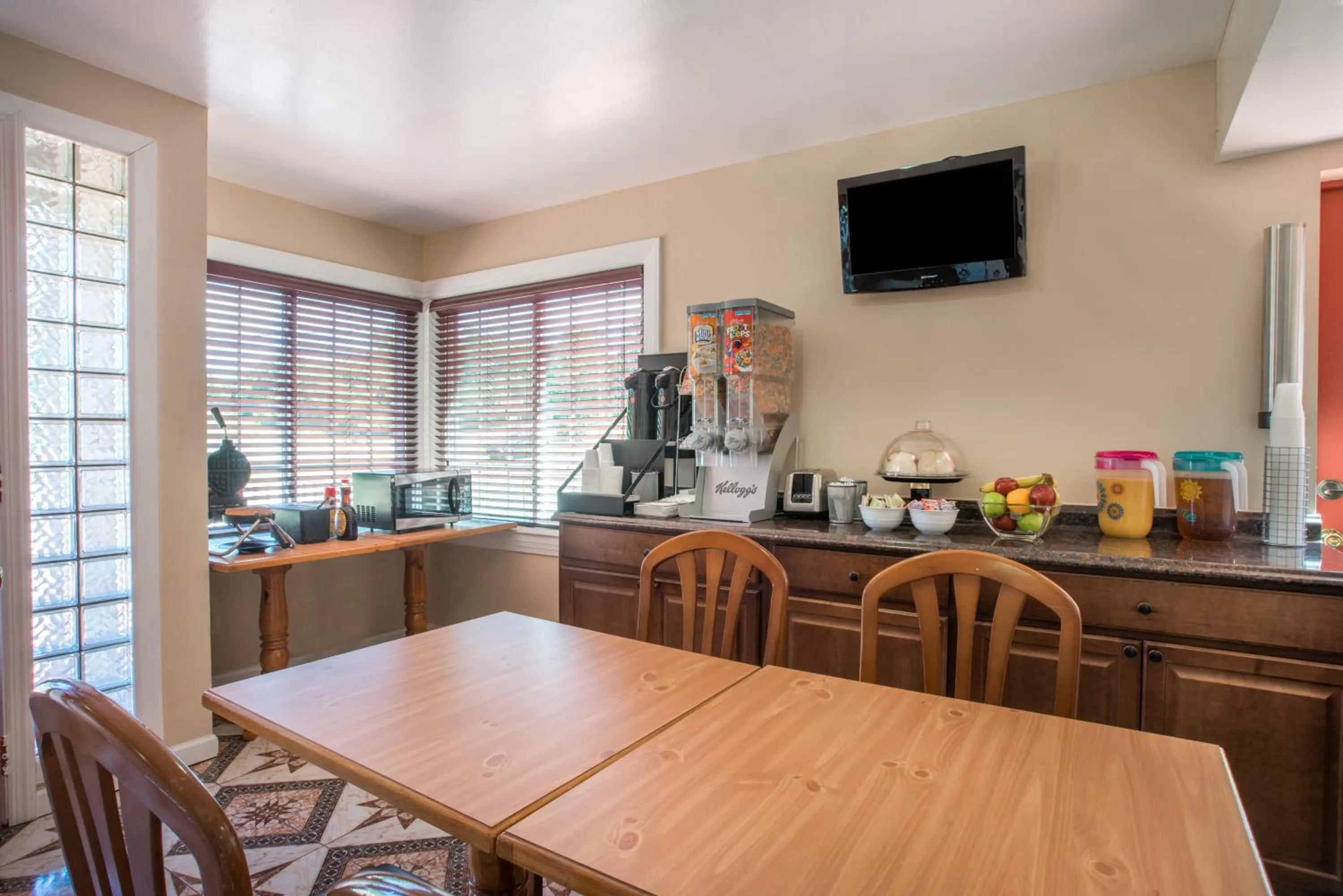 Continental breakfast in The Hillside Hotel