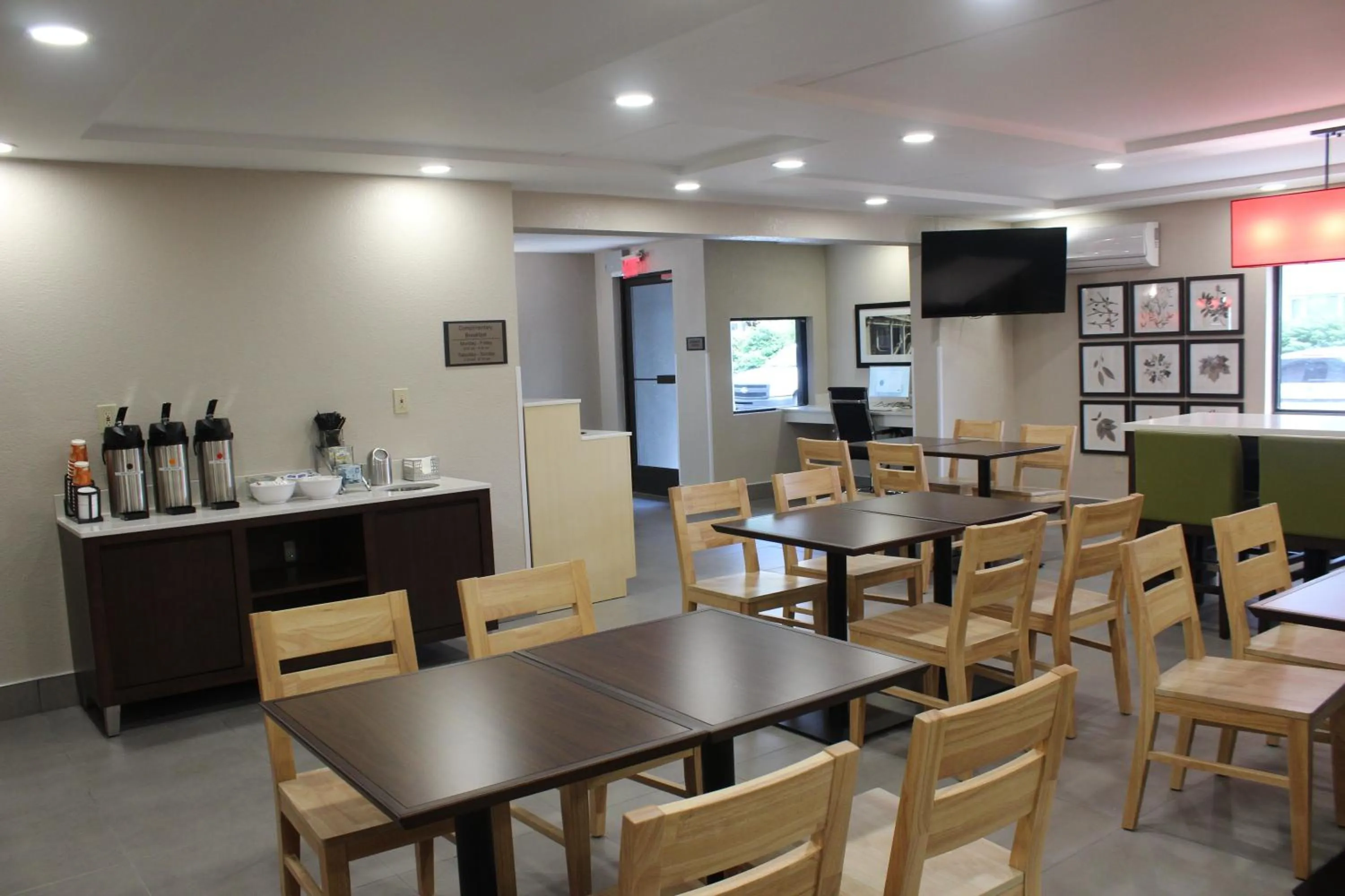 Restaurant/places to eat in Country Inn & Suites by Radisson, Dunbar - Charleston