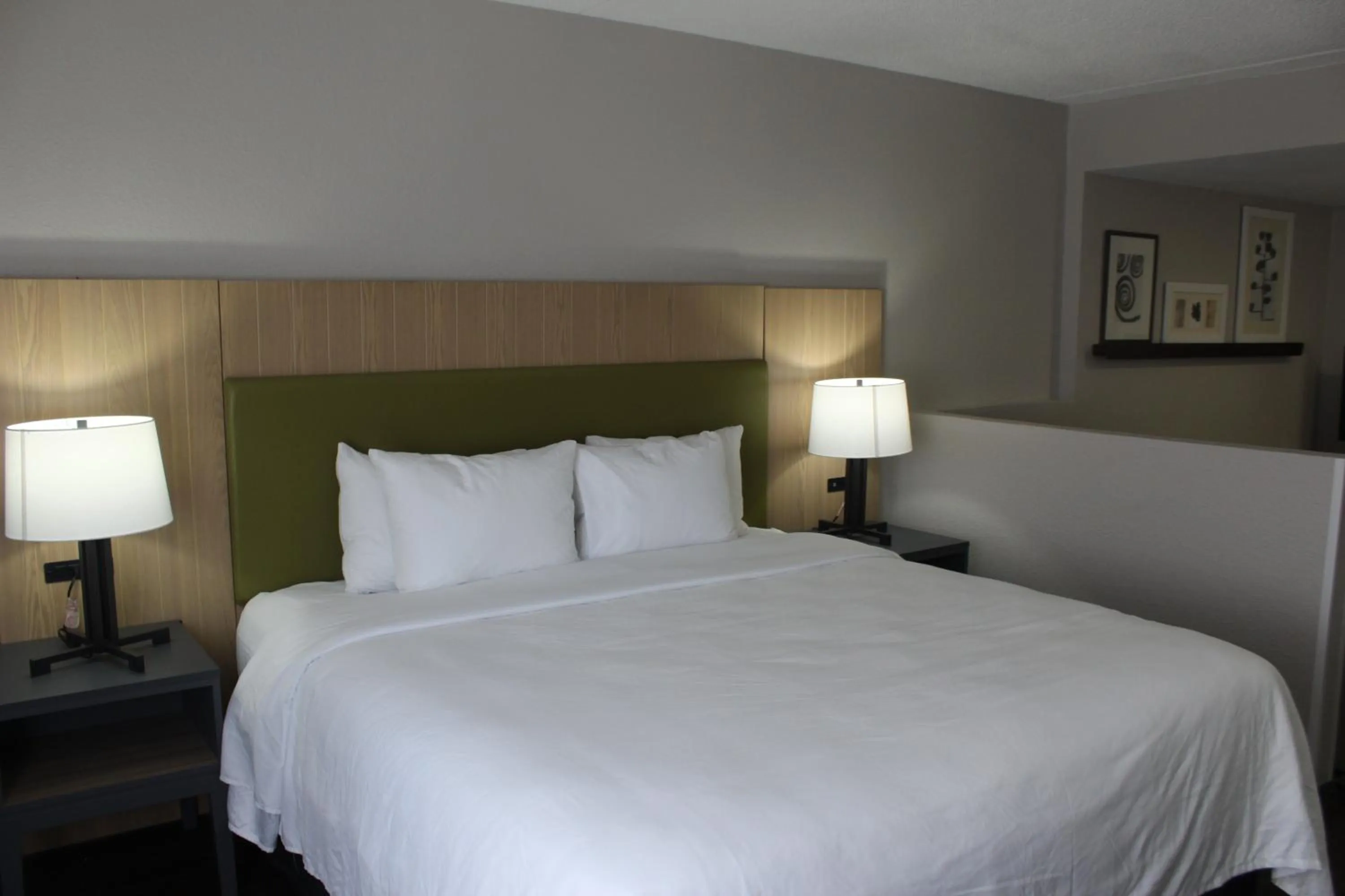 Bedroom, Bed in Country Inn & Suites by Radisson, Dunbar - Charleston