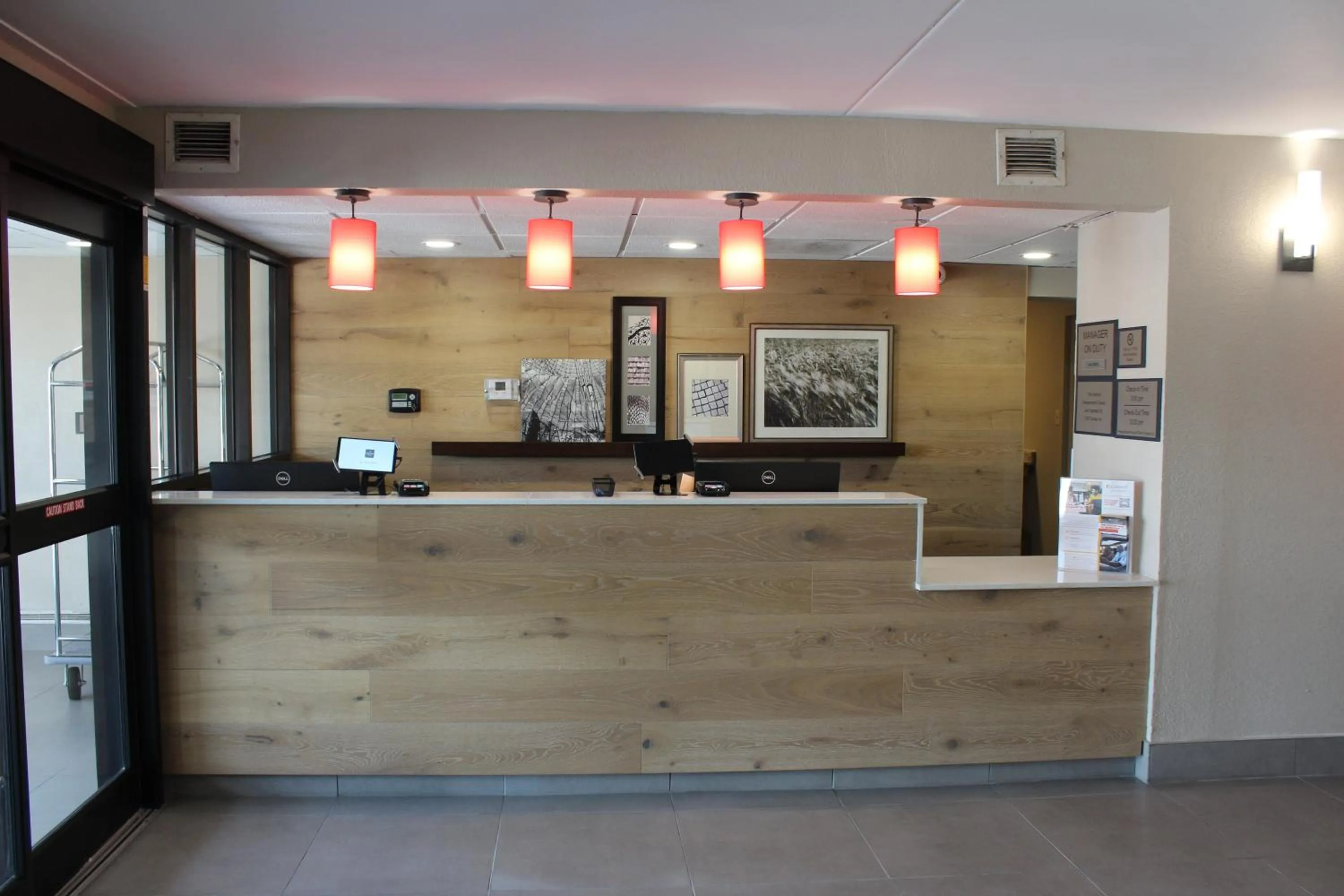 Lobby or reception in Country Inn & Suites by Radisson, Dunbar - Charleston