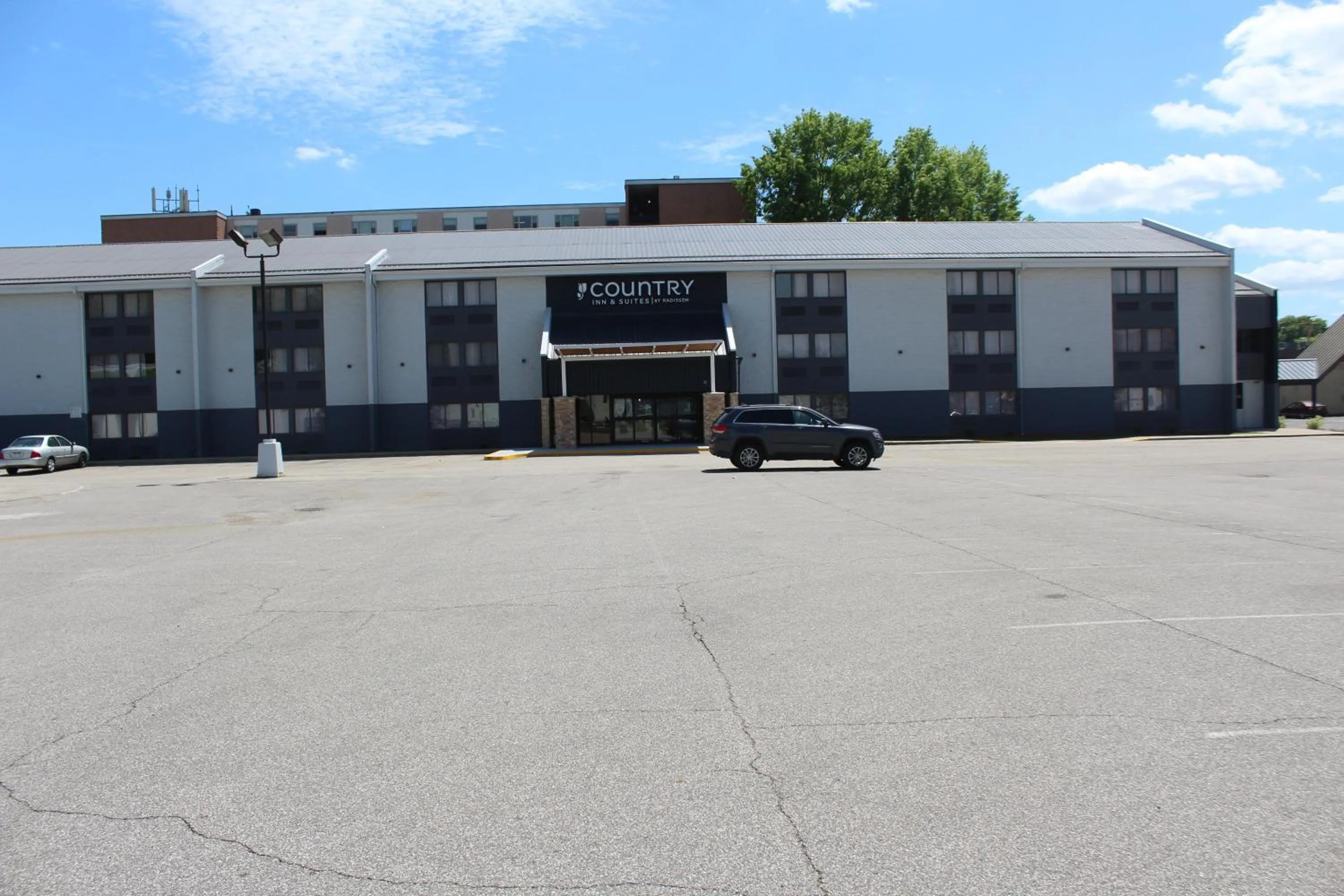 Property building in Country Inn & Suites by Radisson, Dunbar - Charleston