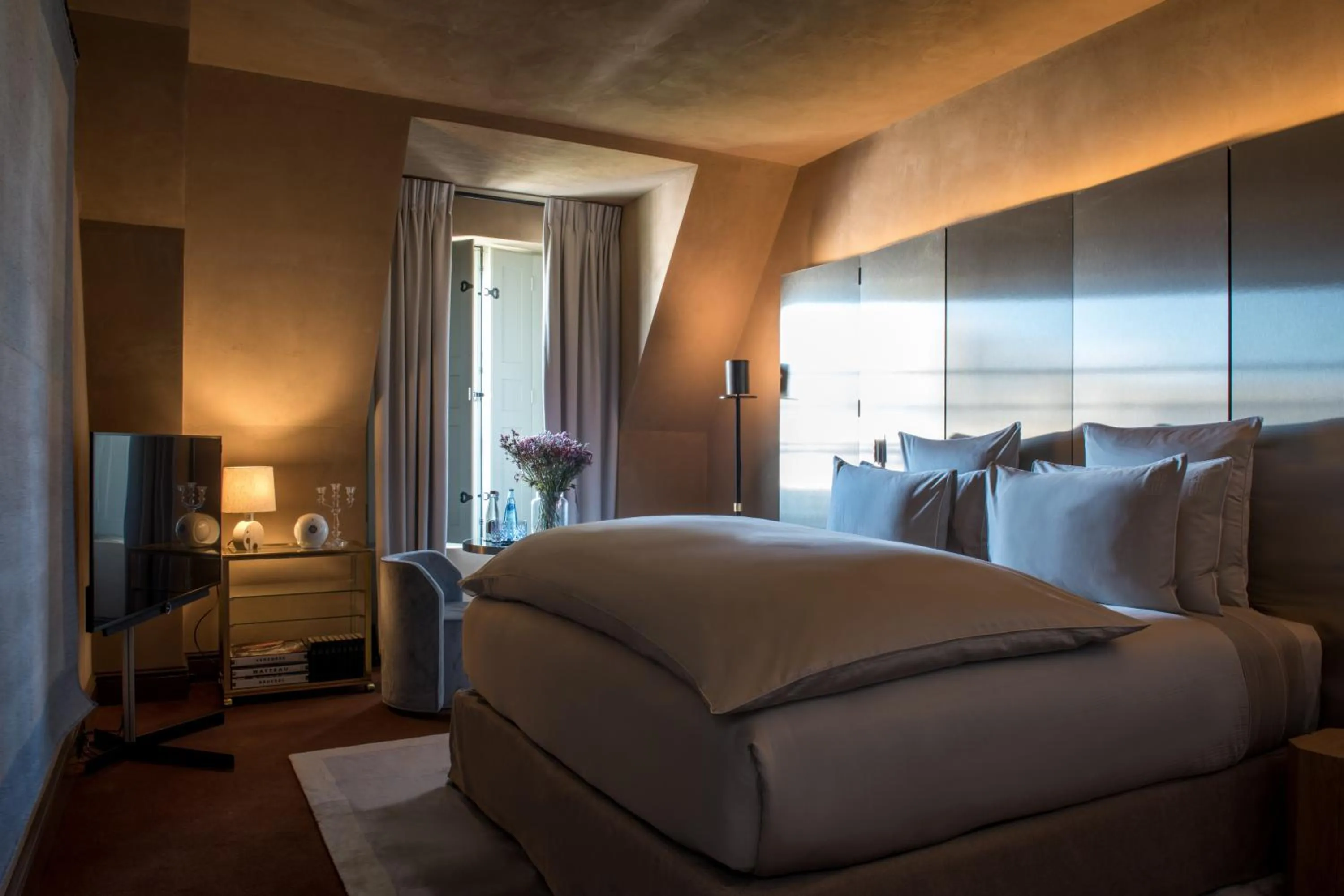 Bedroom, Bed in Cour des Vosges - Evok Collection