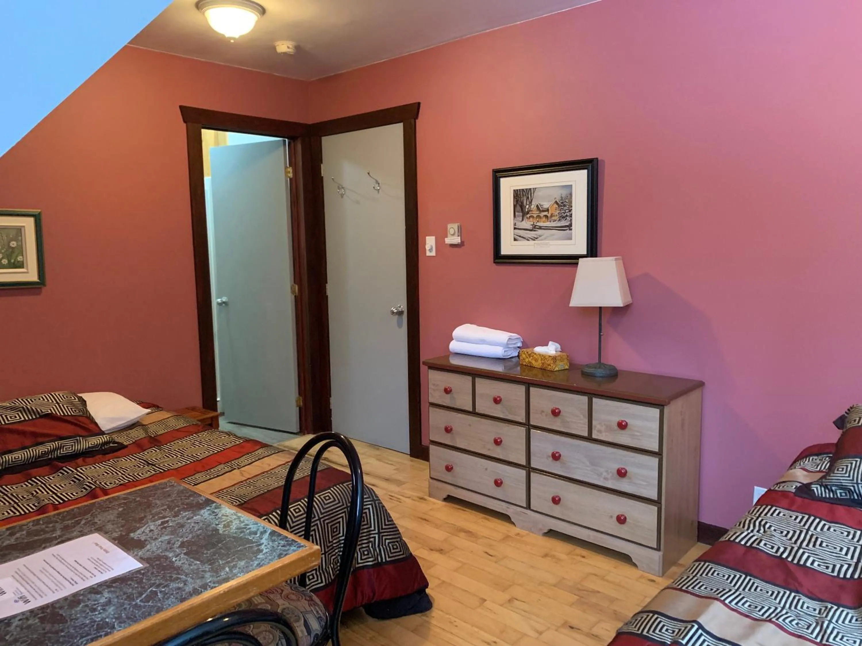 Photo of the whole room, Bed in L'Auberge Refuge du Trappeur