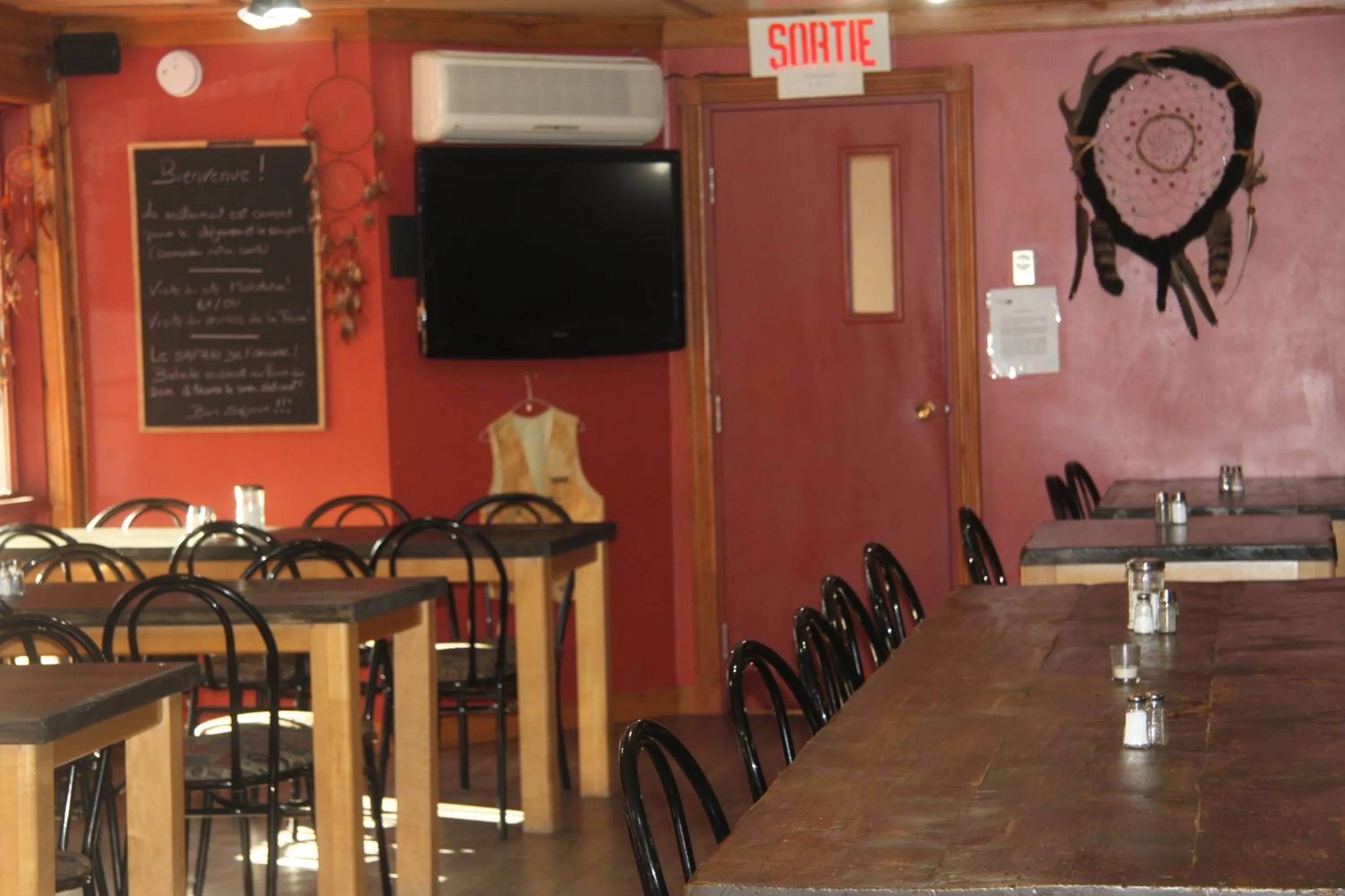 Restaurant/places to eat in L'Auberge Refuge du Trappeur