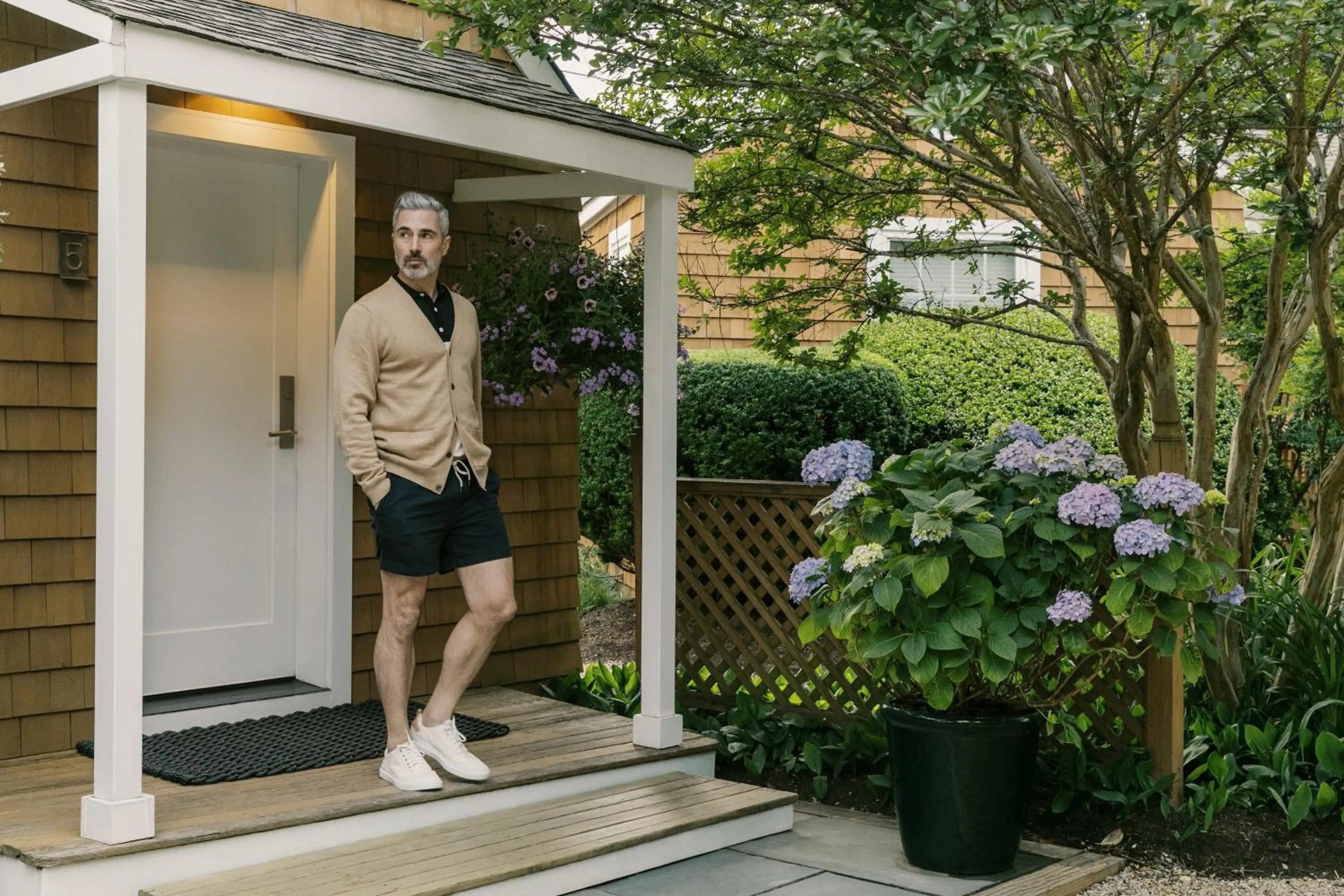 Facade/entrance in The Roundtree, Amagansett