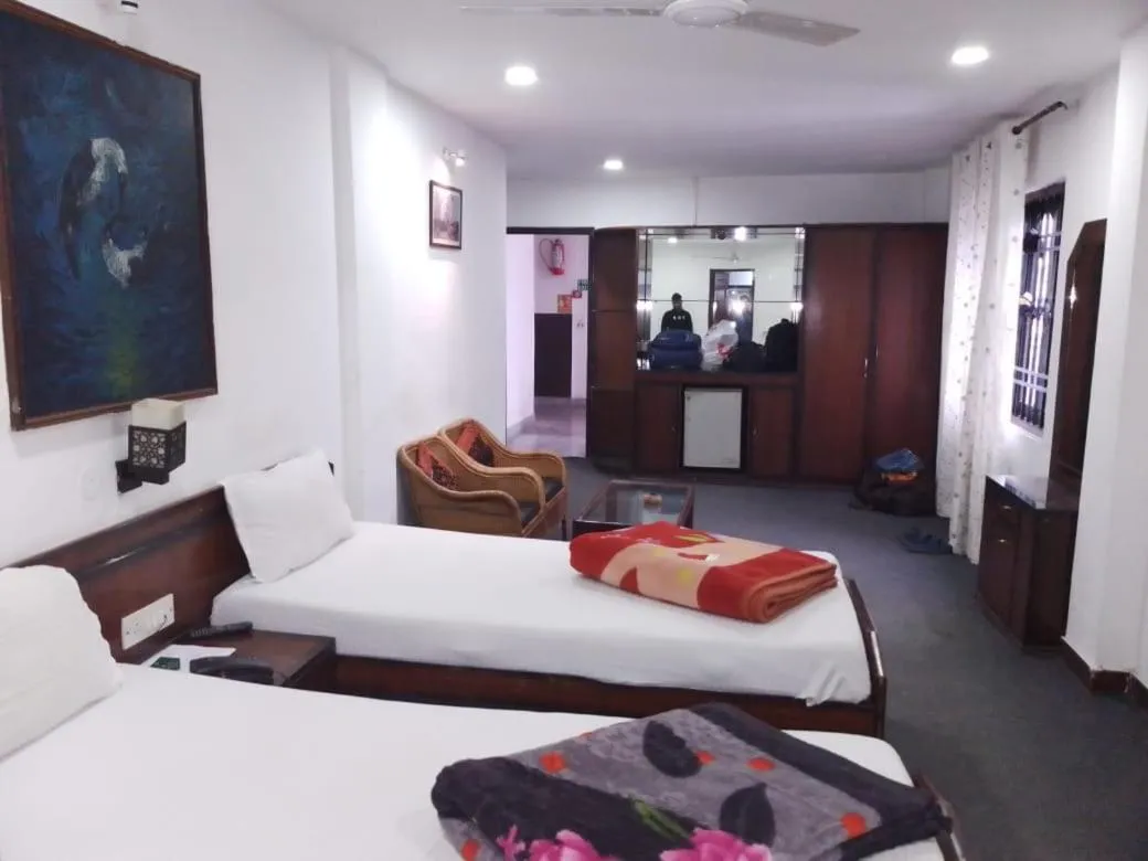 Photo of the whole room, Bed in THE MAPLE