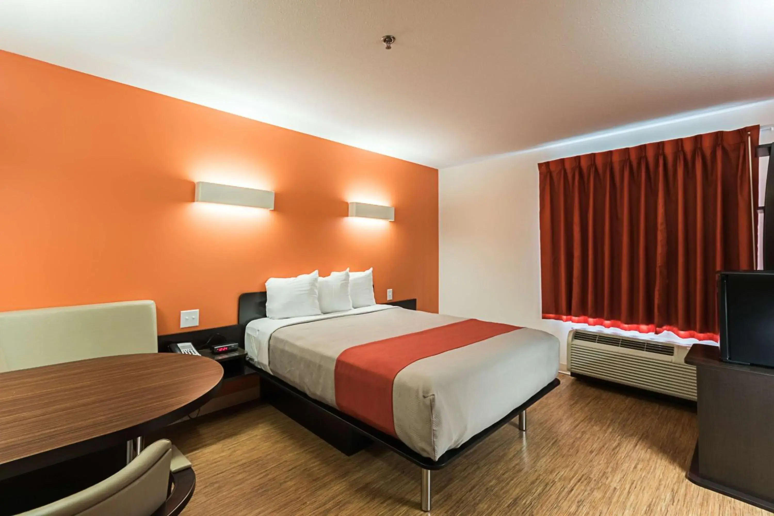 Queen Room - Disability Access - Non-Smoking in Motel 6-Moosomin, SK Queen Room - Disability Access - Non-Smoking in Motel 6-Moosomin, SK