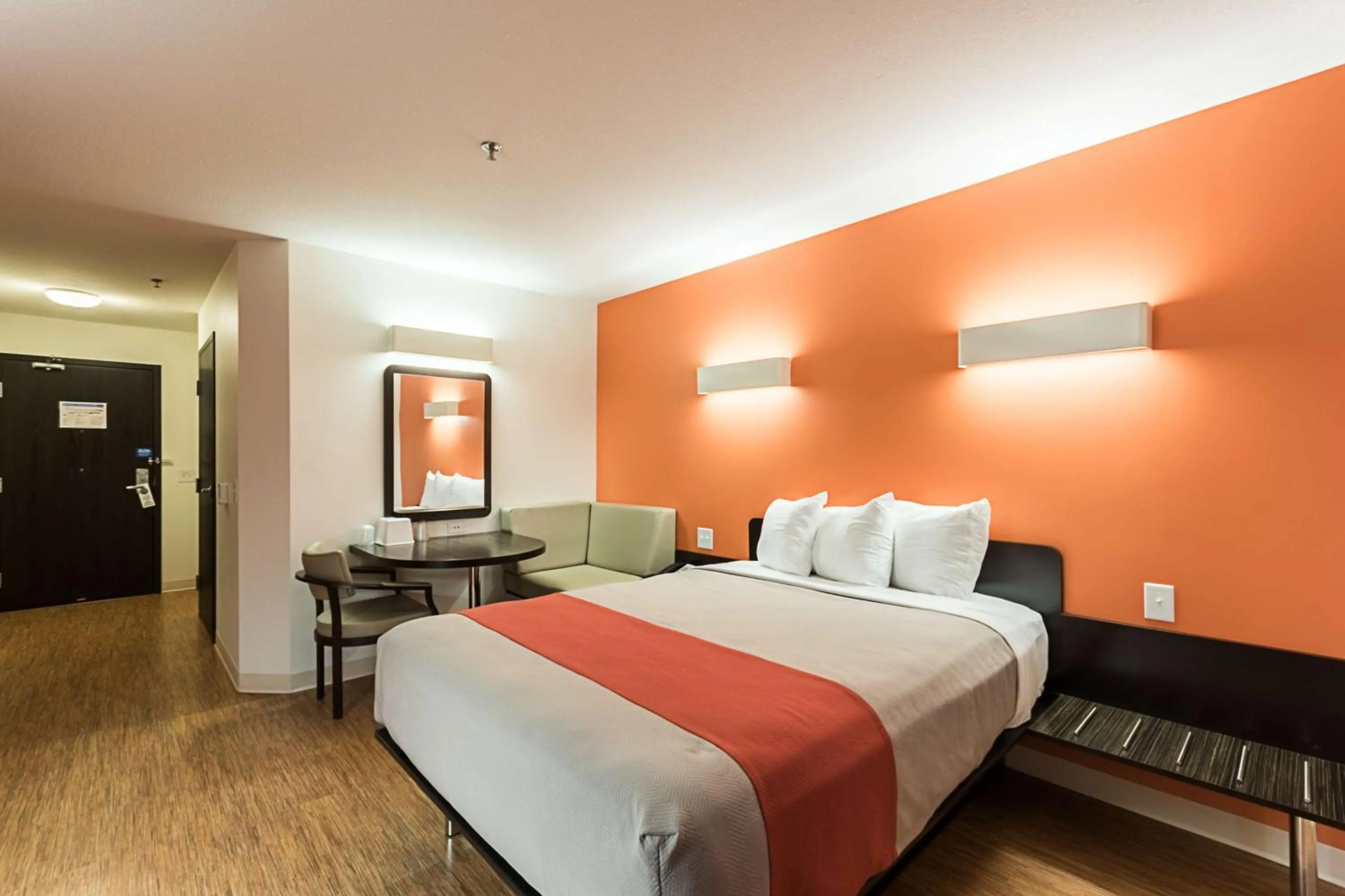 Photo of the whole room, Bed in Motel 6-Moosomin, SK