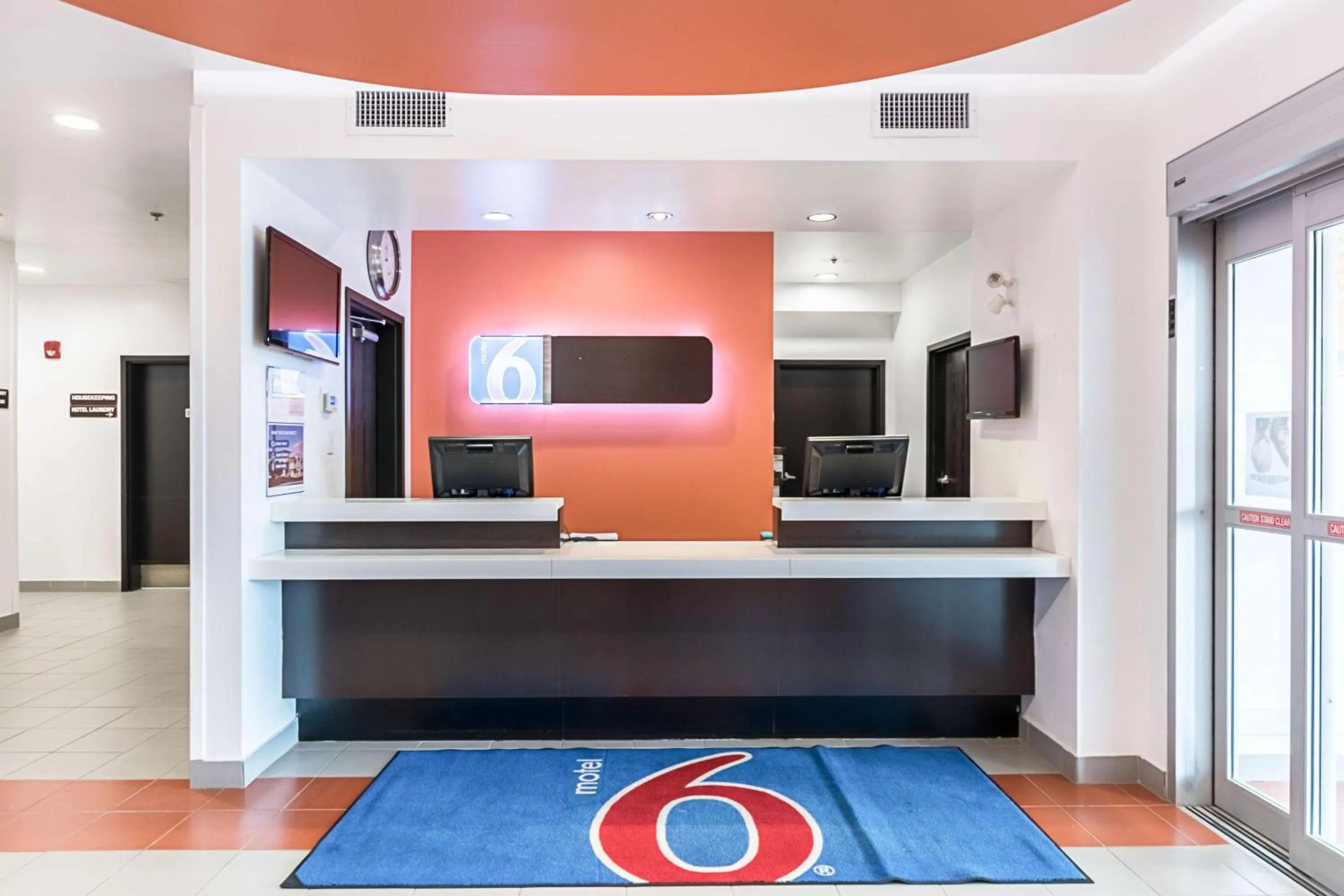 Lobby or reception in Motel 6-Moosomin, SK