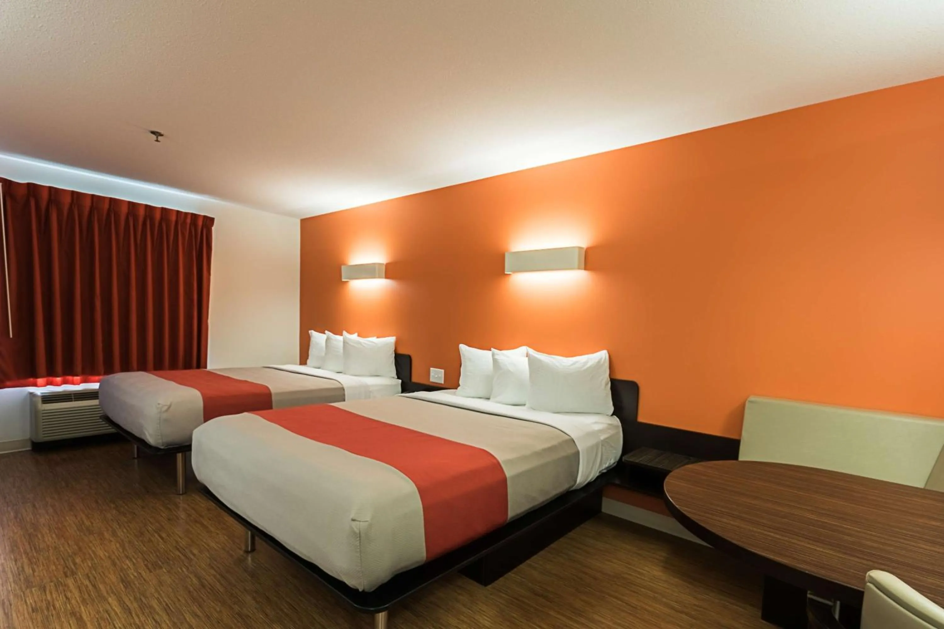 Photo of the whole room, Bed in Motel 6-Moosomin, SK