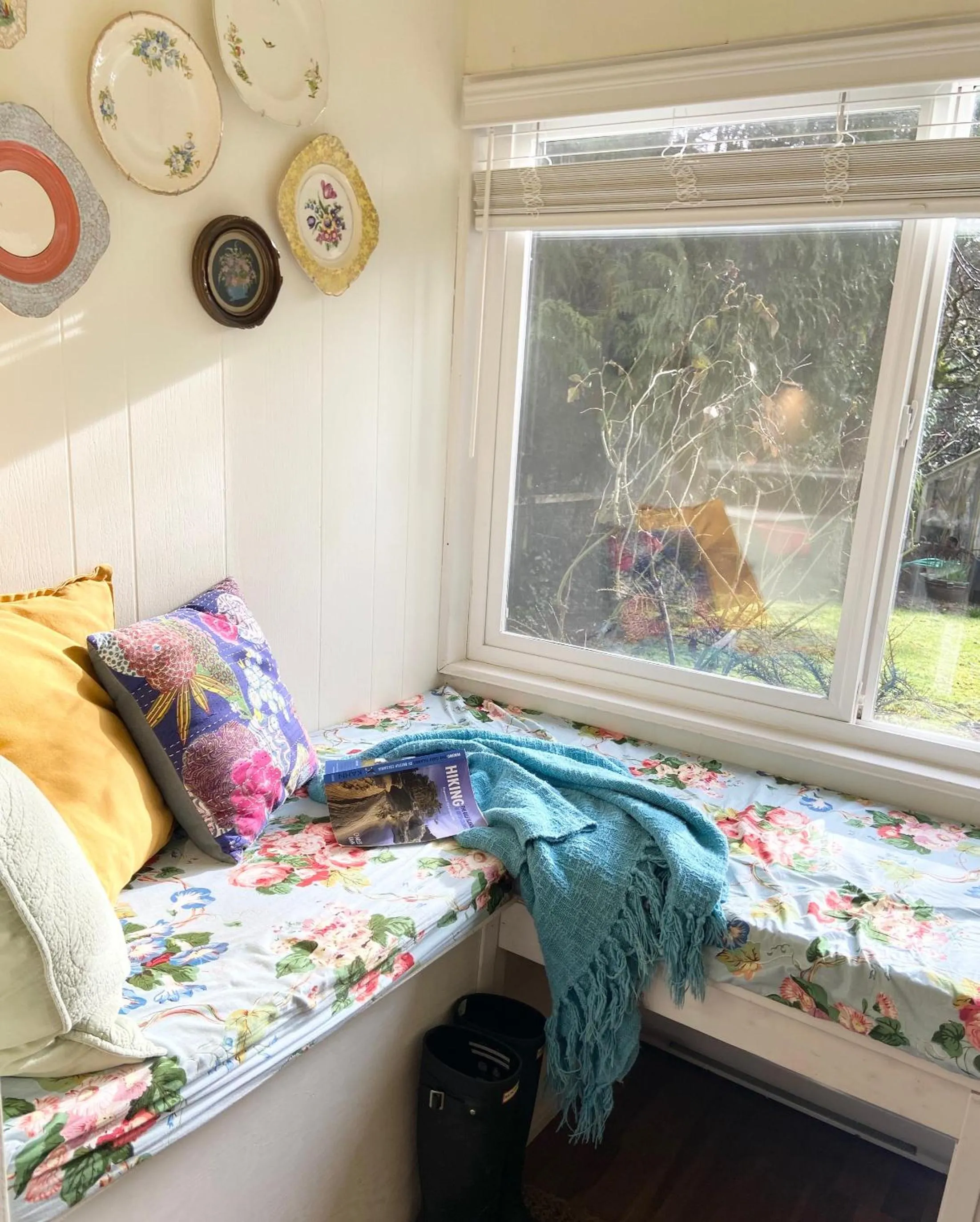 Seating area, Bed in Wisteria Guest House