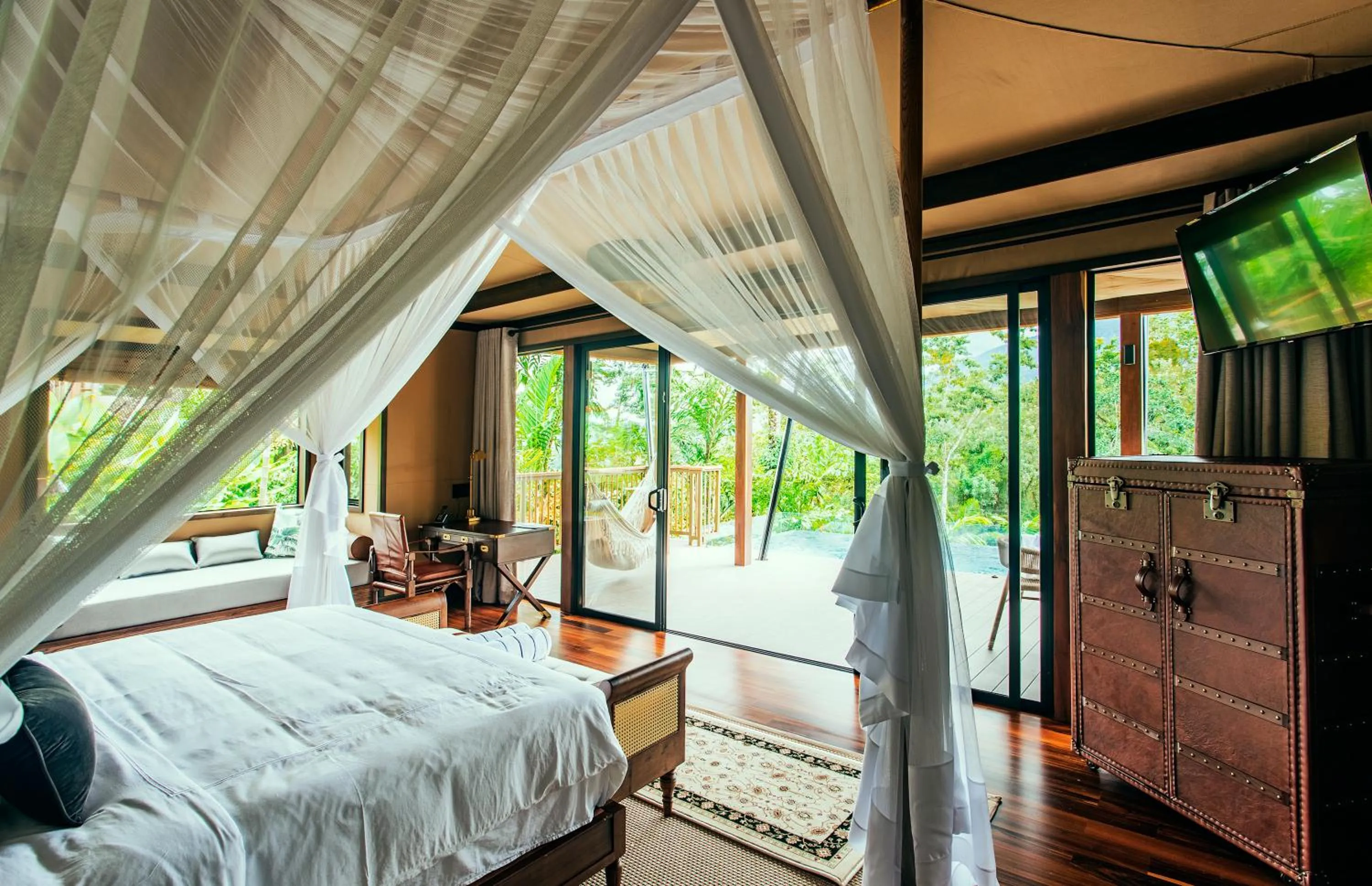 Photo of the whole room, Bed in Nayara Tented Camp