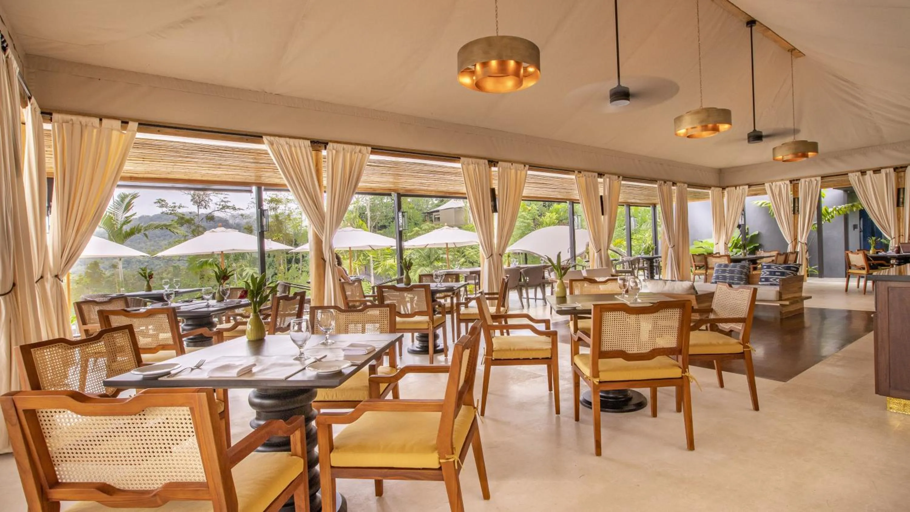 Restaurant/places to eat in Nayara Tented Camp