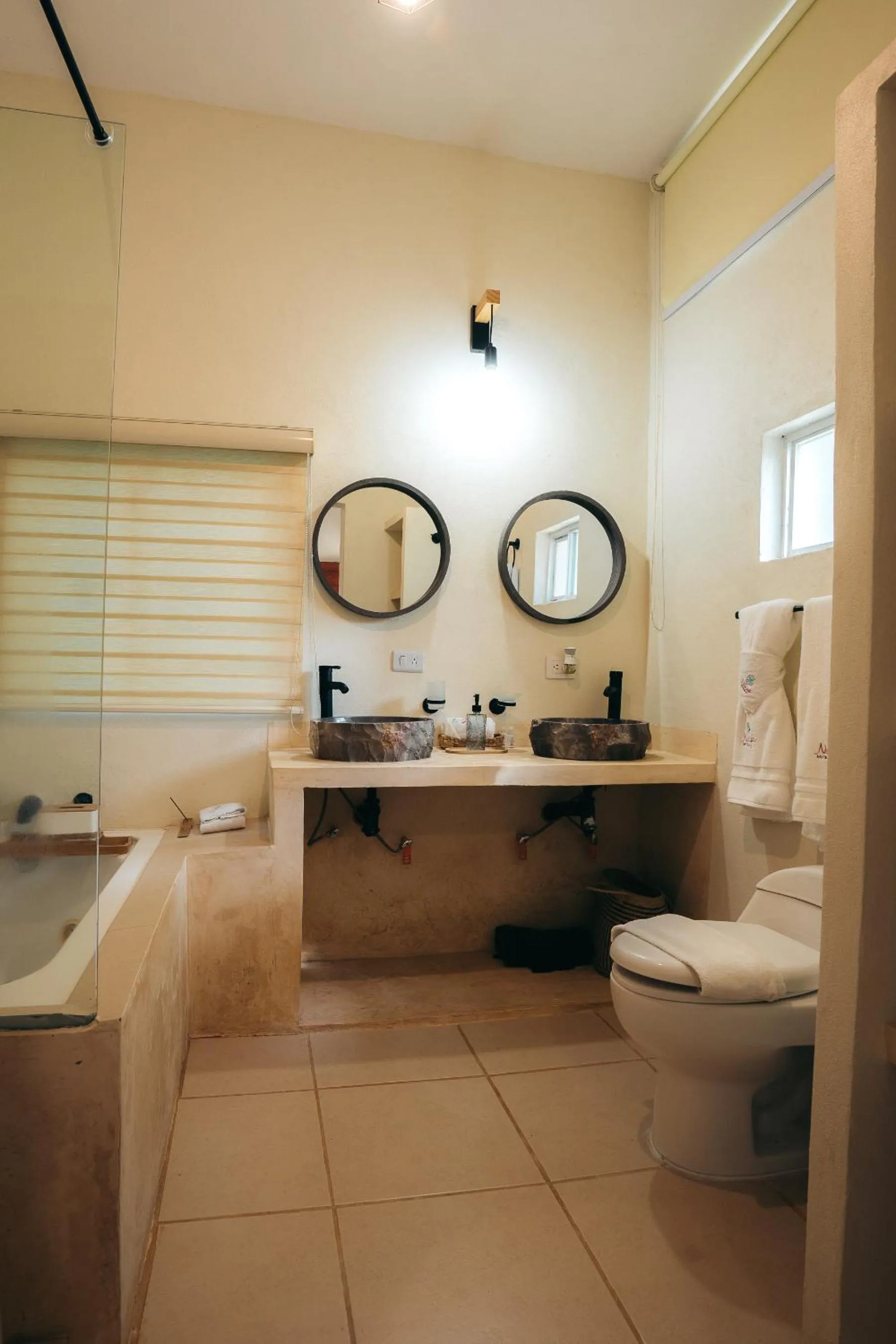 Shower in Nuiya Hoteles Centro