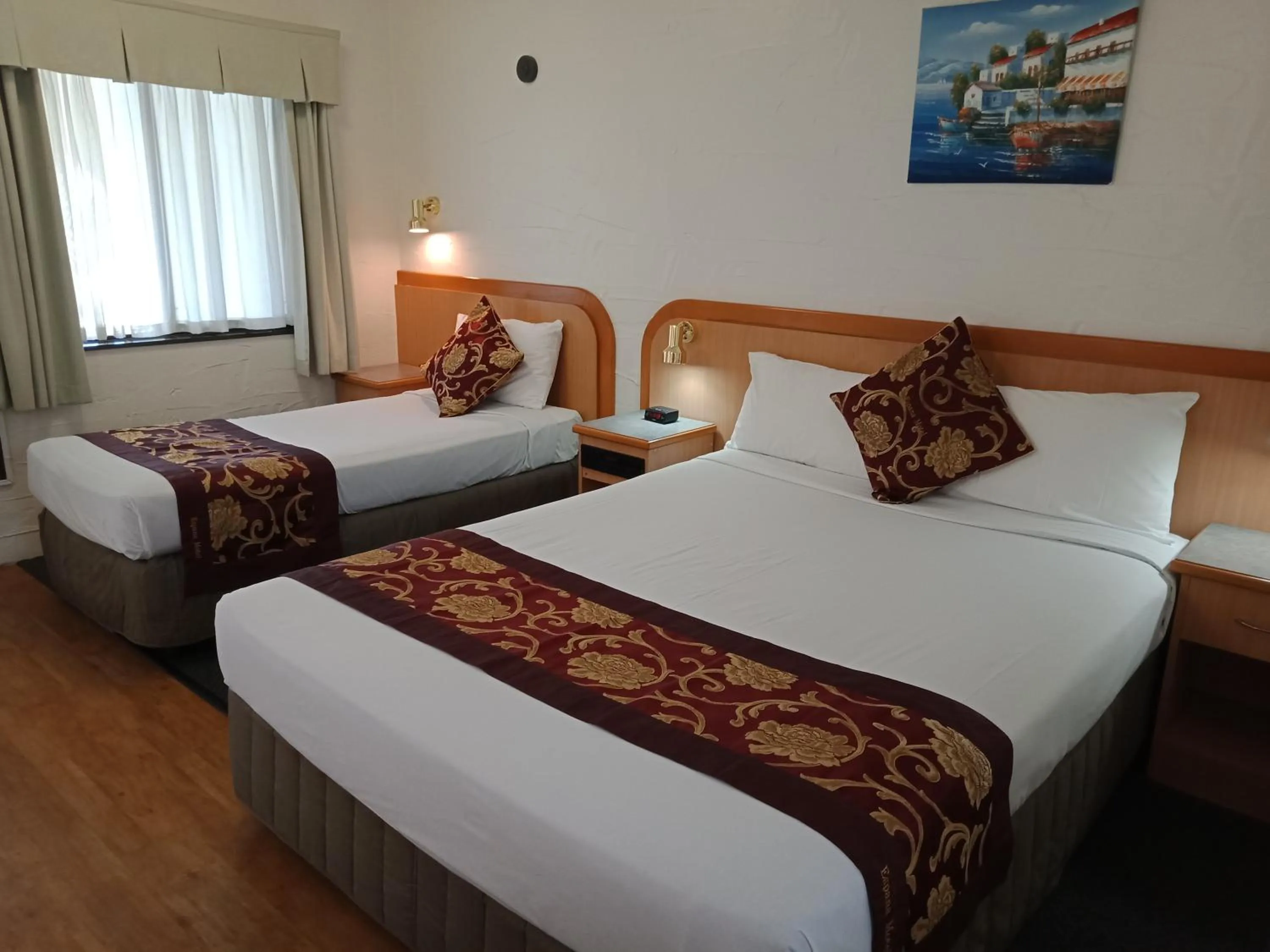 Photo of the whole room, Bed in Espana Motel