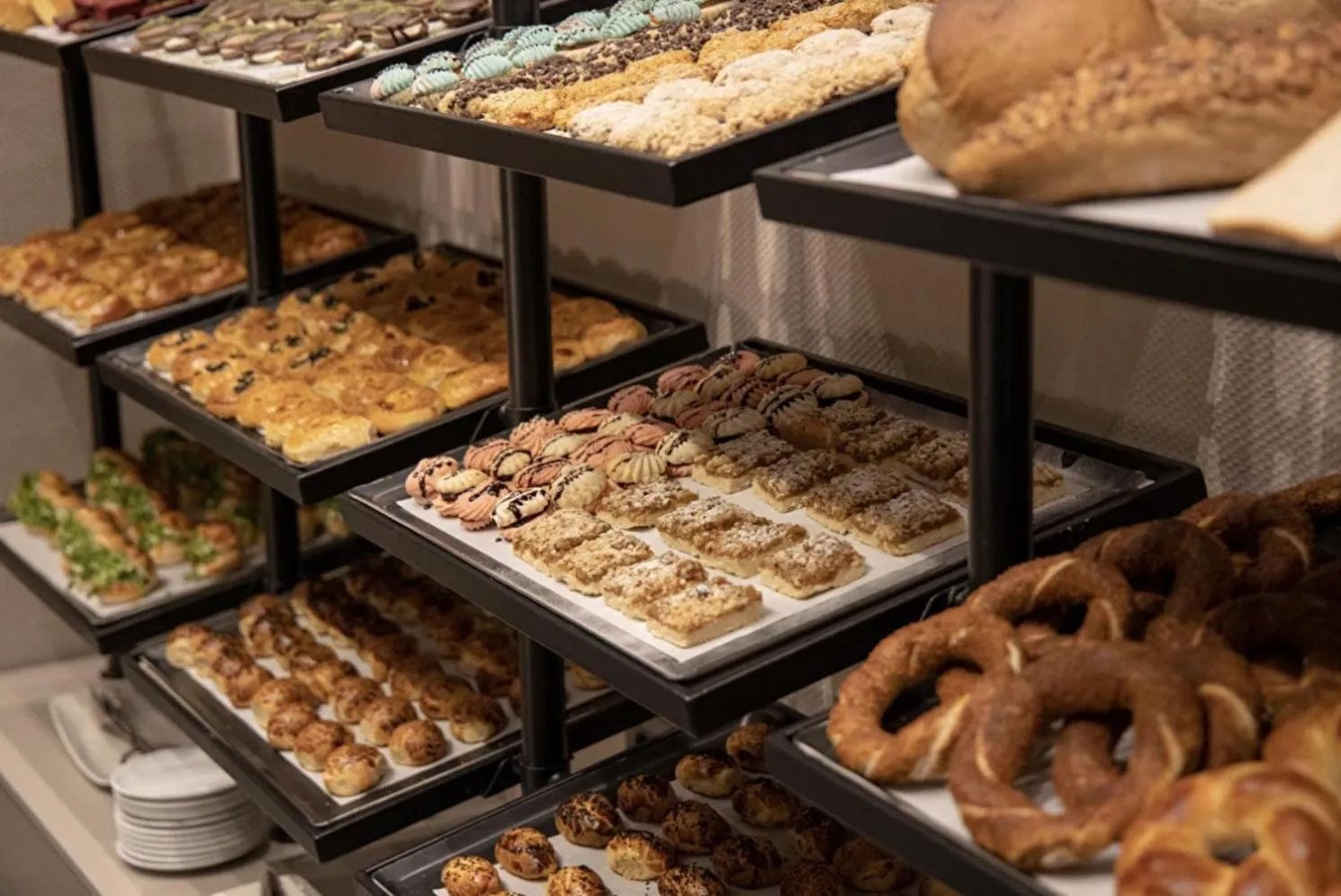 Food and drinks in Hilly Hotel