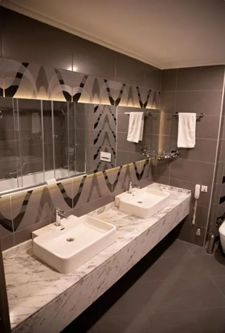 Shower in Hilly Hotel