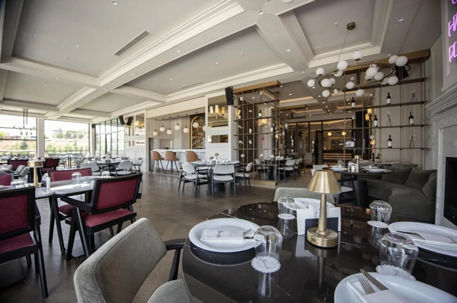 Restaurant/places to eat in Hilly Hotel