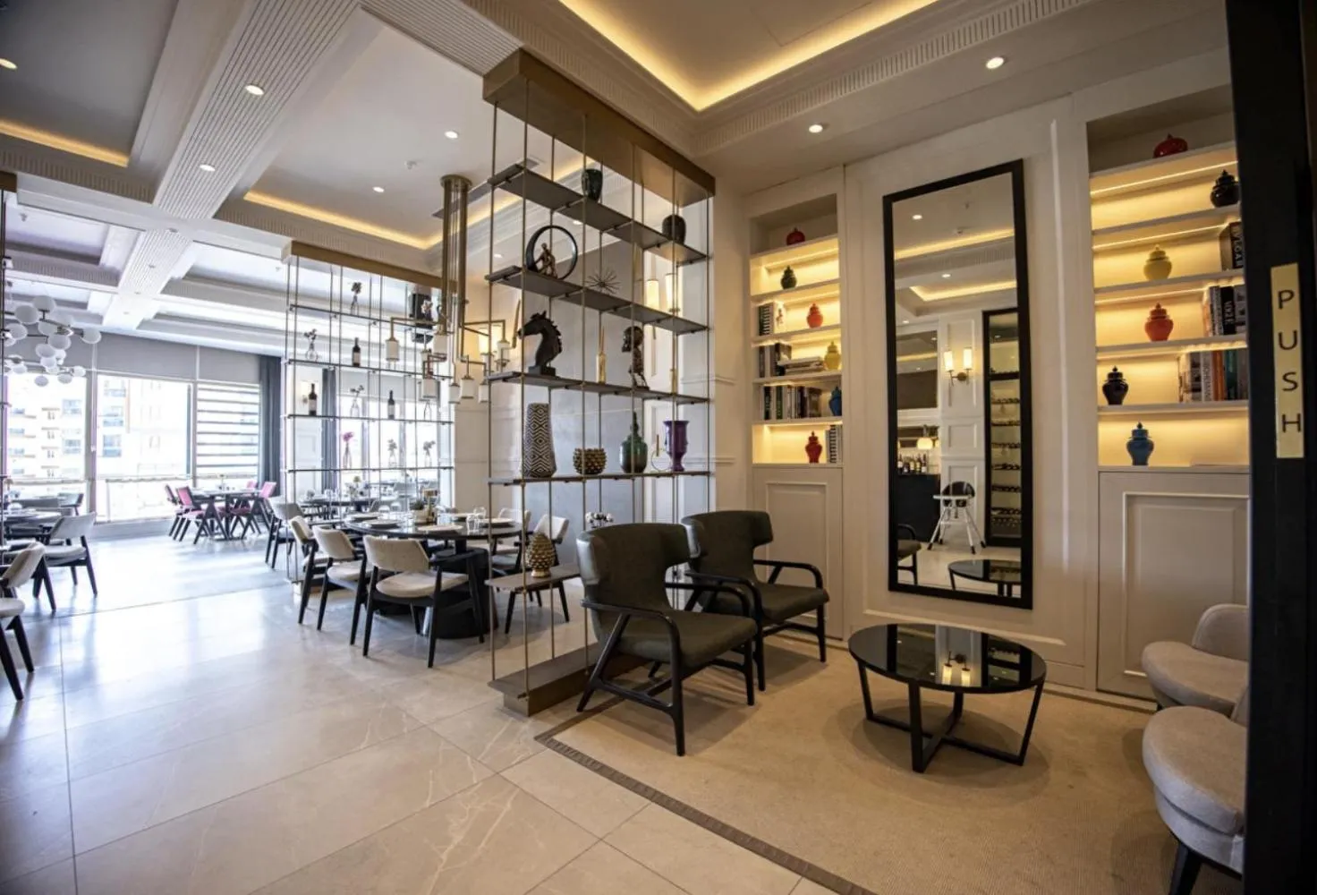 Restaurant/places to eat in Hilly Hotel