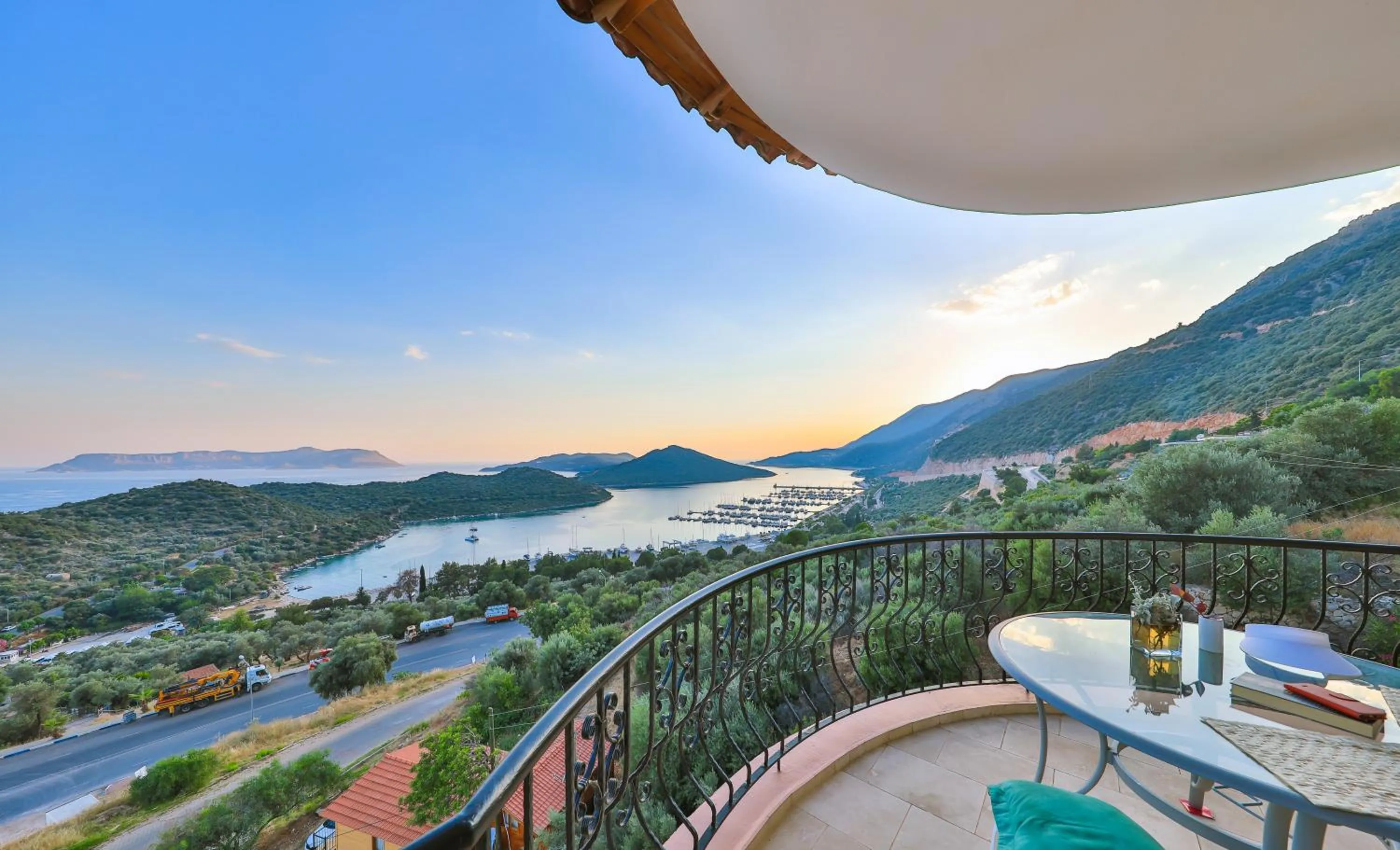 Balcony/Terrace in Nirvana Apartments