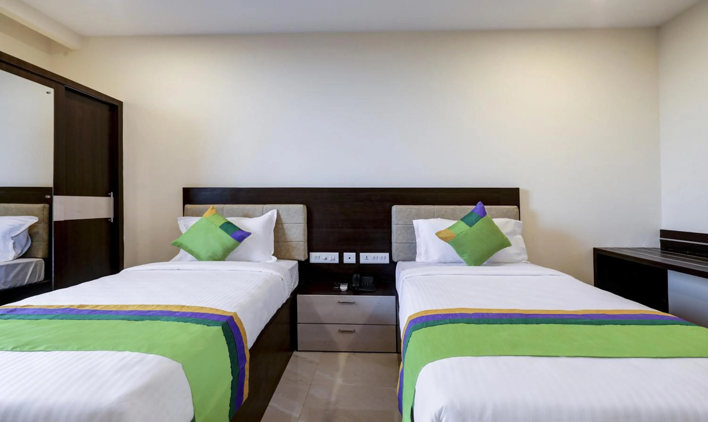 Photo of the whole room, Bed in Treebo The Horizon Kankanady