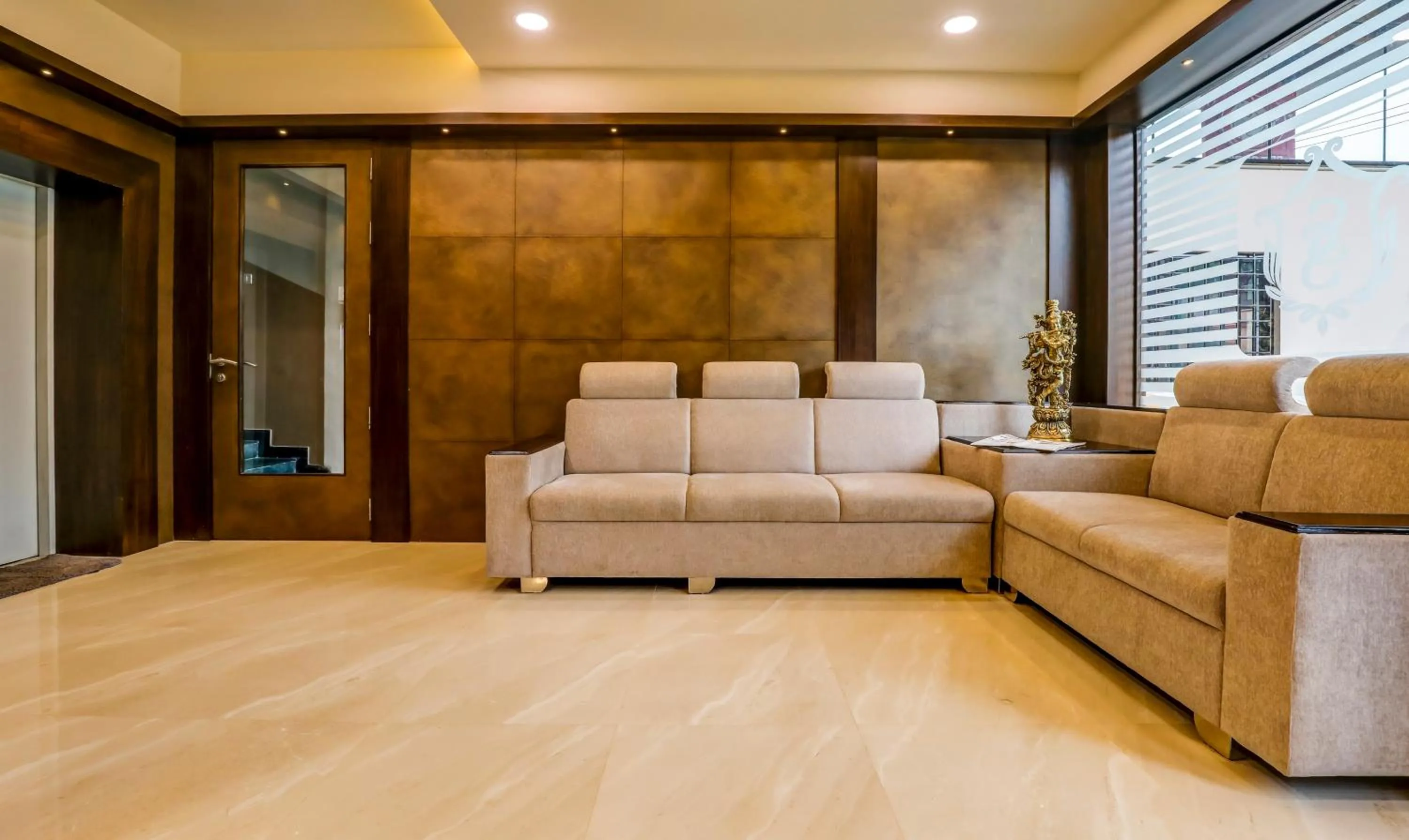 Seating area in Treebo The Horizon Kankanady