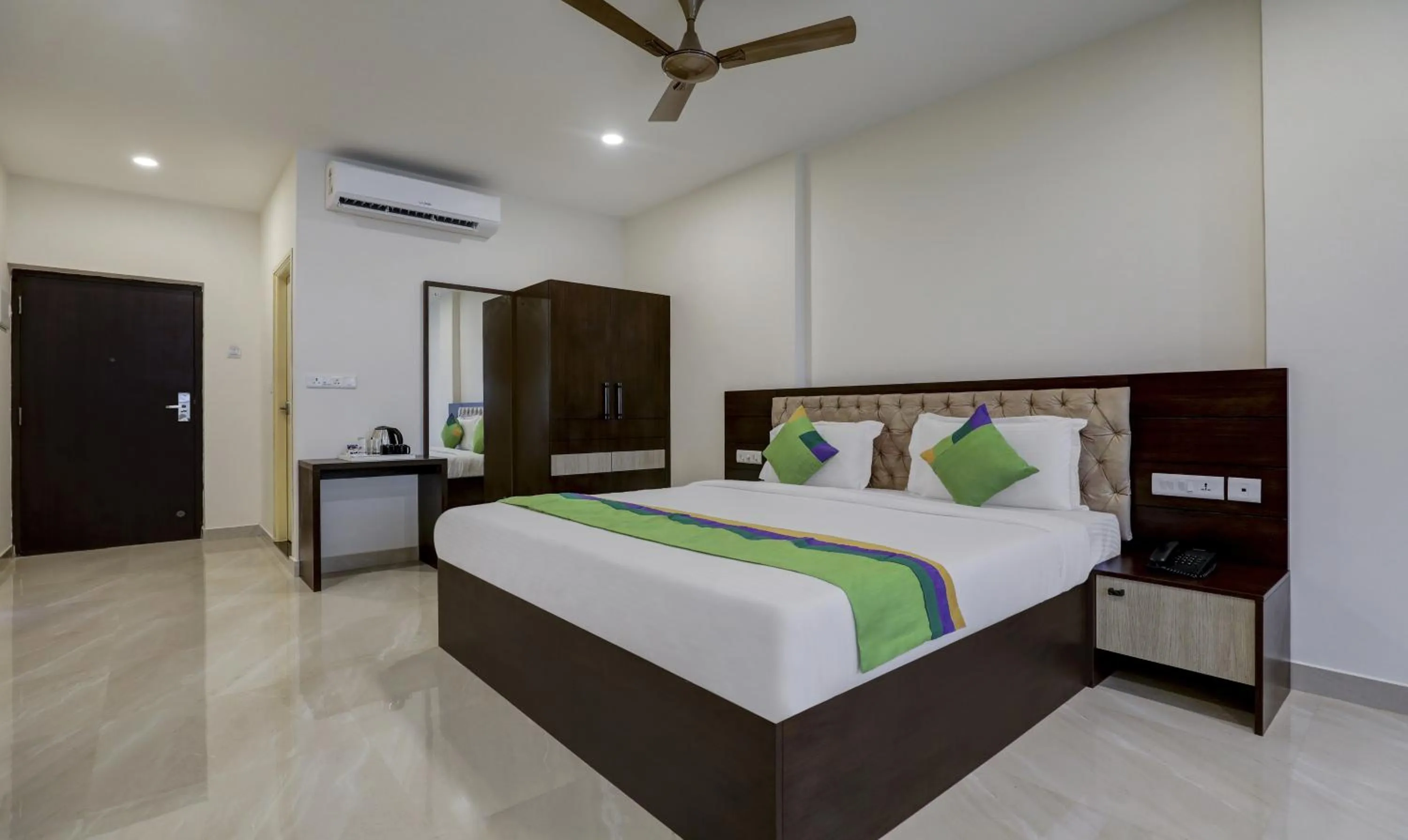 Bedroom, Bed in Treebo The Horizon Kankanady