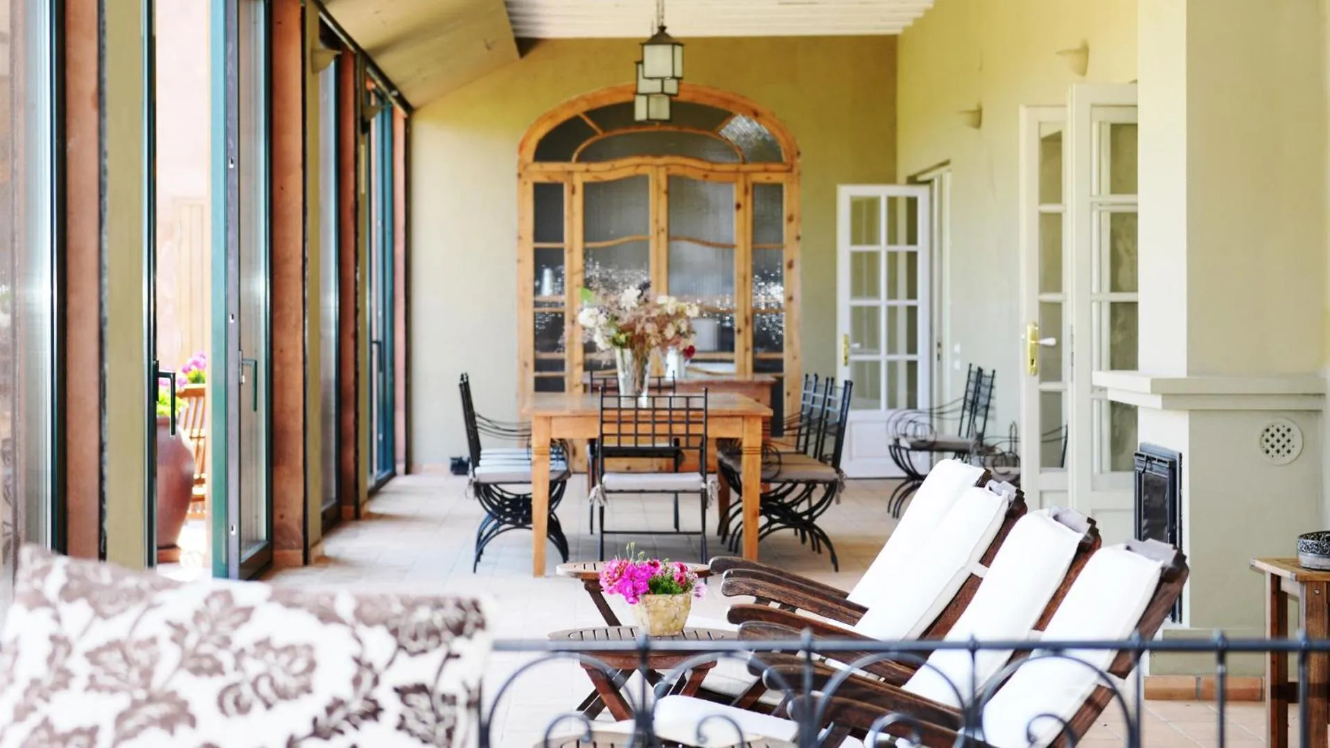 Dining area in Mas del Mar