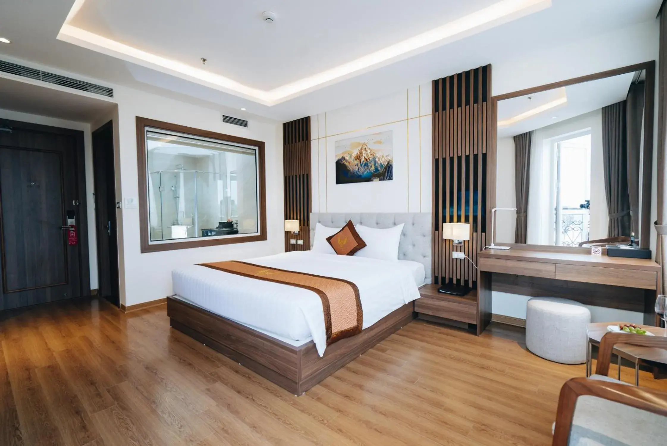 Deluxe King Room in Manh Quan Luxury Hotel Deluxe King Room in Manh Quan Luxury Hotel