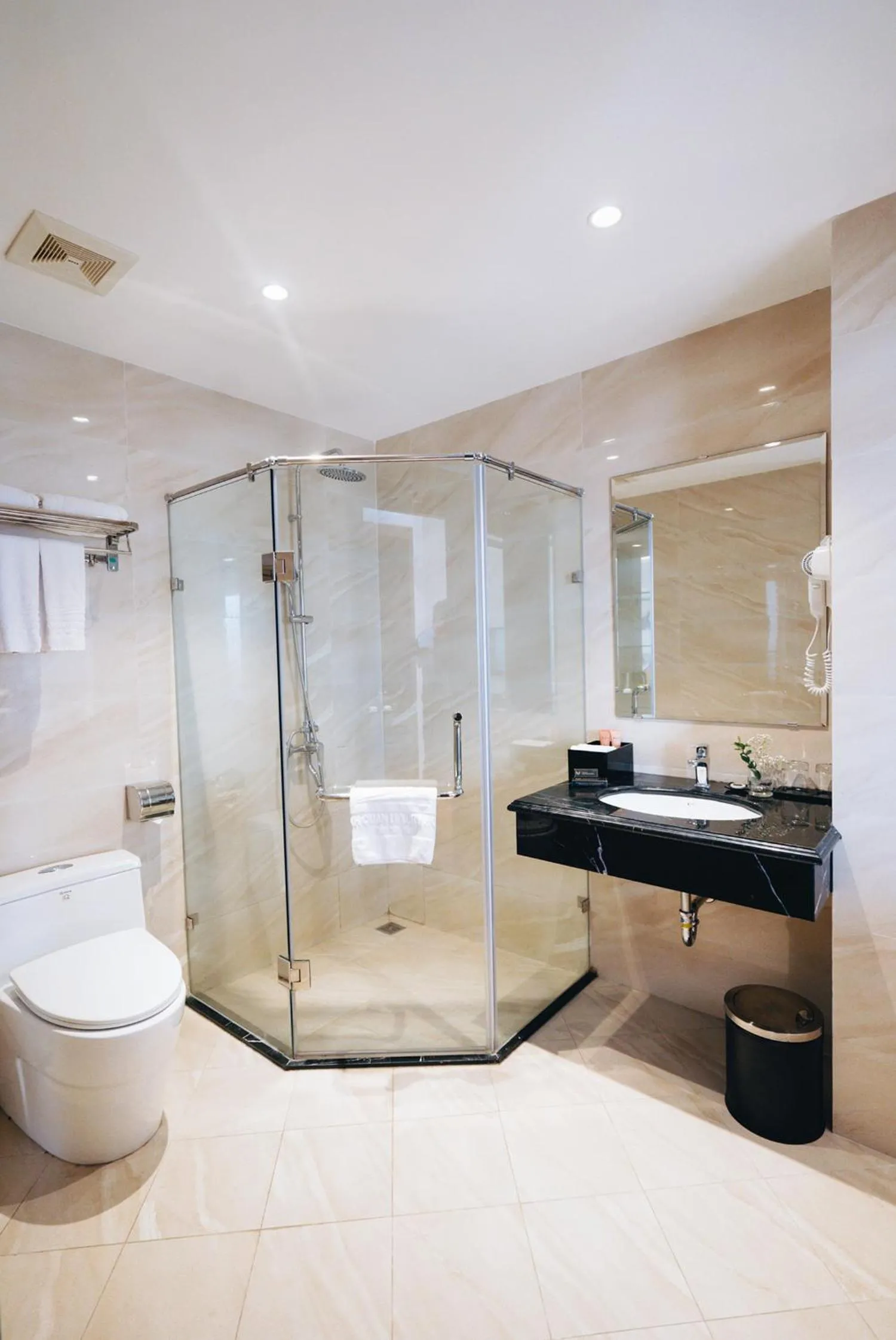 Bathroom in Manh Quan Luxury Hotel