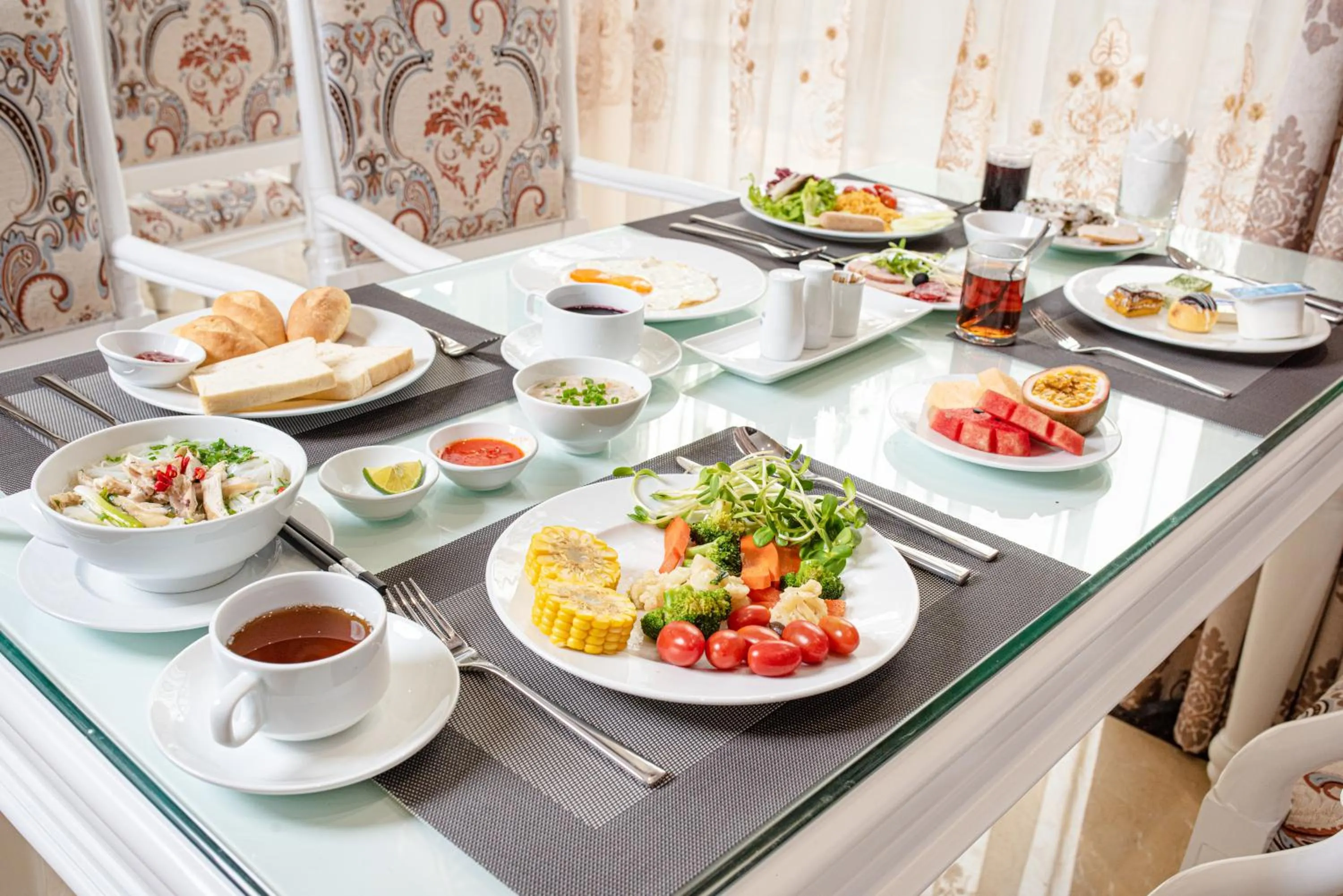 Food and drinks in Manh Quan Luxury Hotel