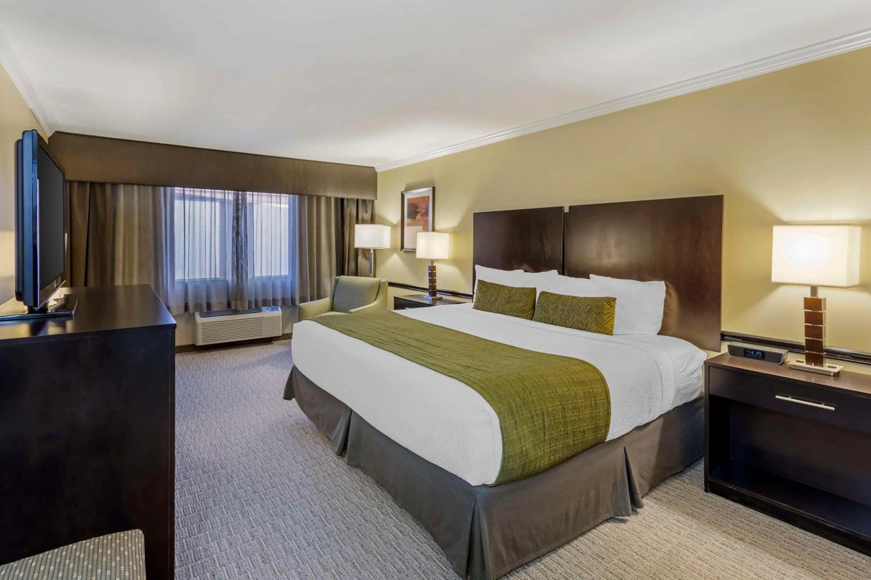 Bedroom, Bed in Best Western Canoga Park Motor Inn