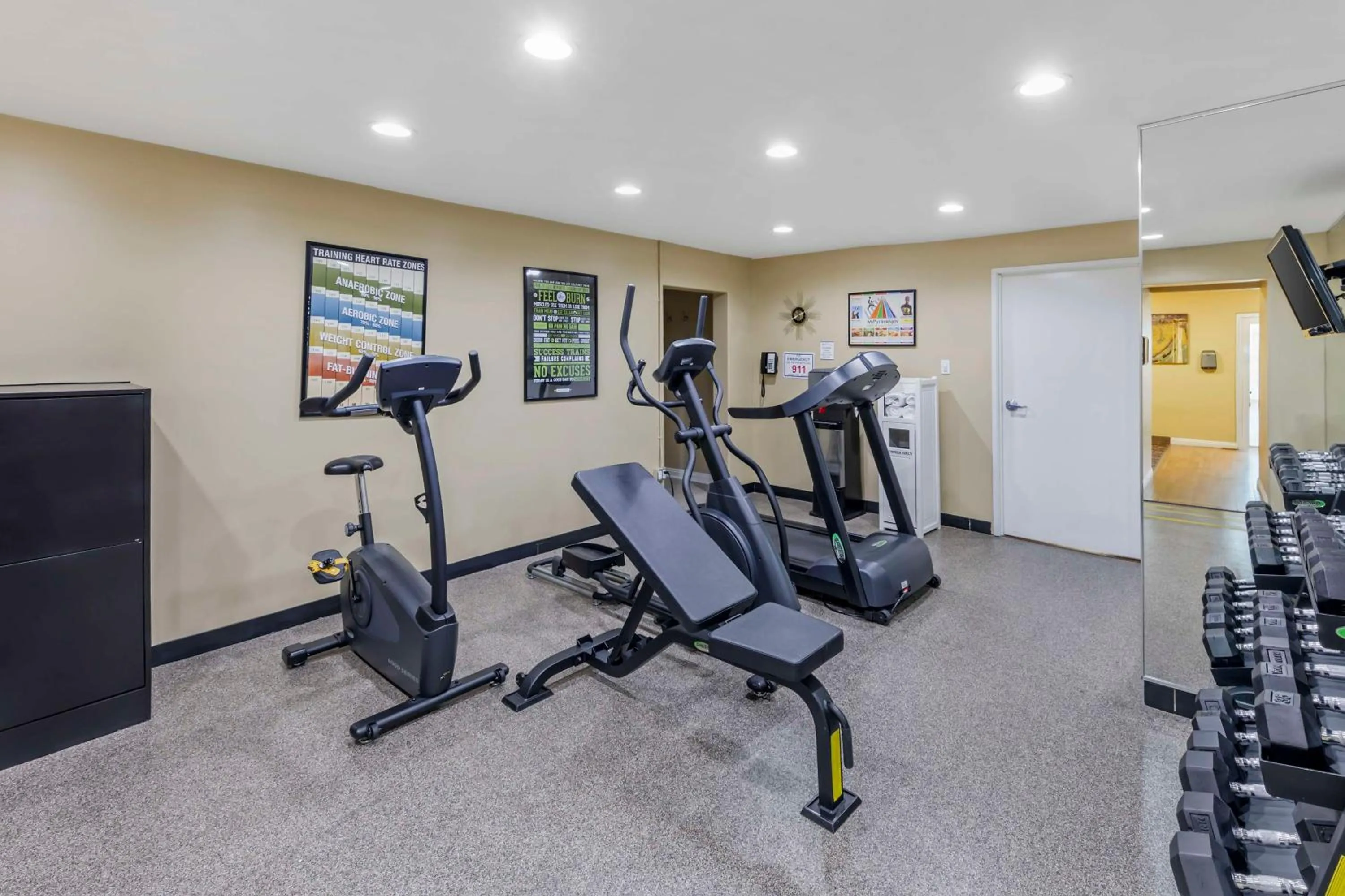 Fitness centre/facilities in Best Western Canoga Park Motor Inn