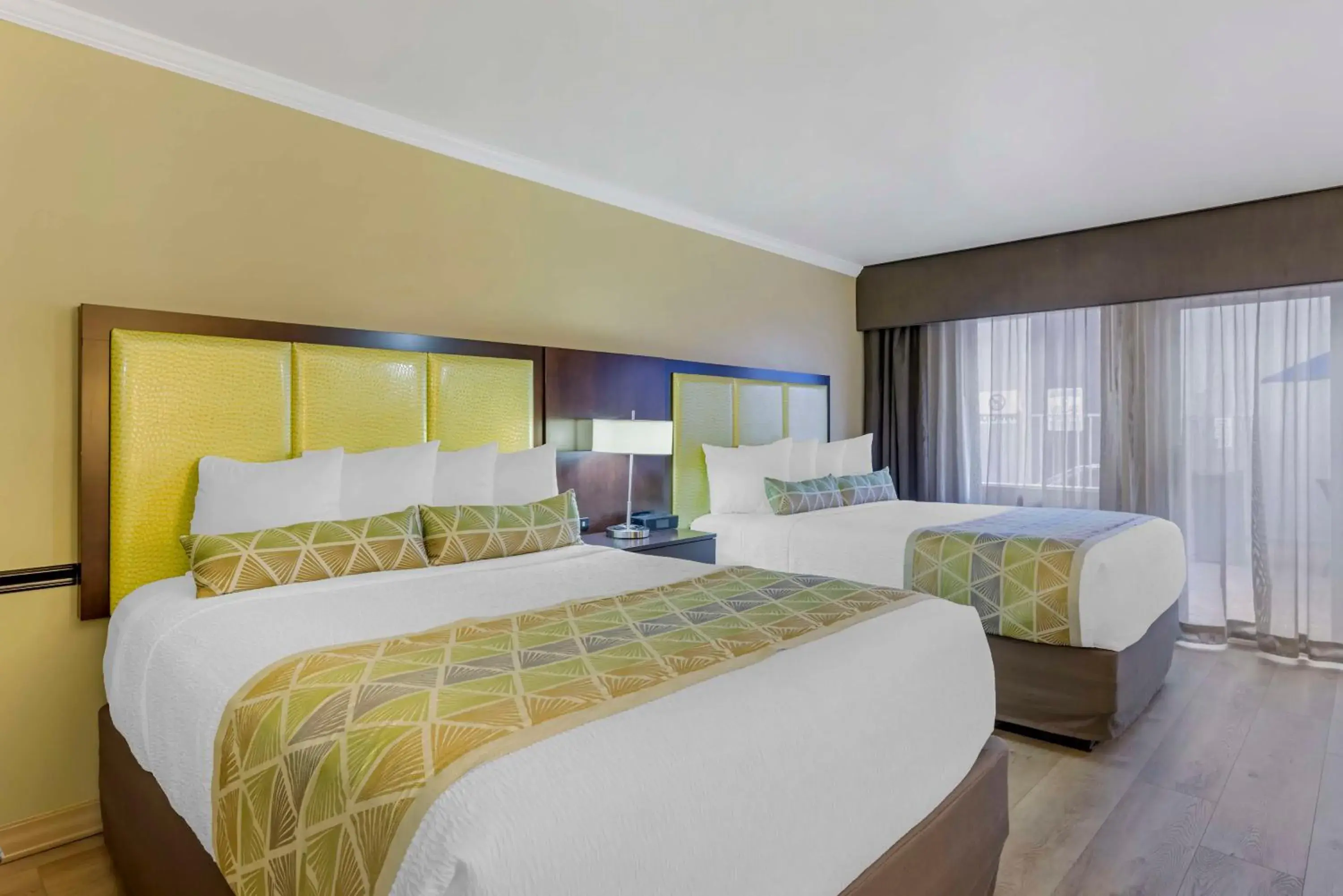 Queen Room with Two Queen Beds - Non-Smoking in Best Western Canoga Park Motor Inn Queen Room with Two Queen Beds - Non-Smoking in Best Western Canoga Park Motor Inn