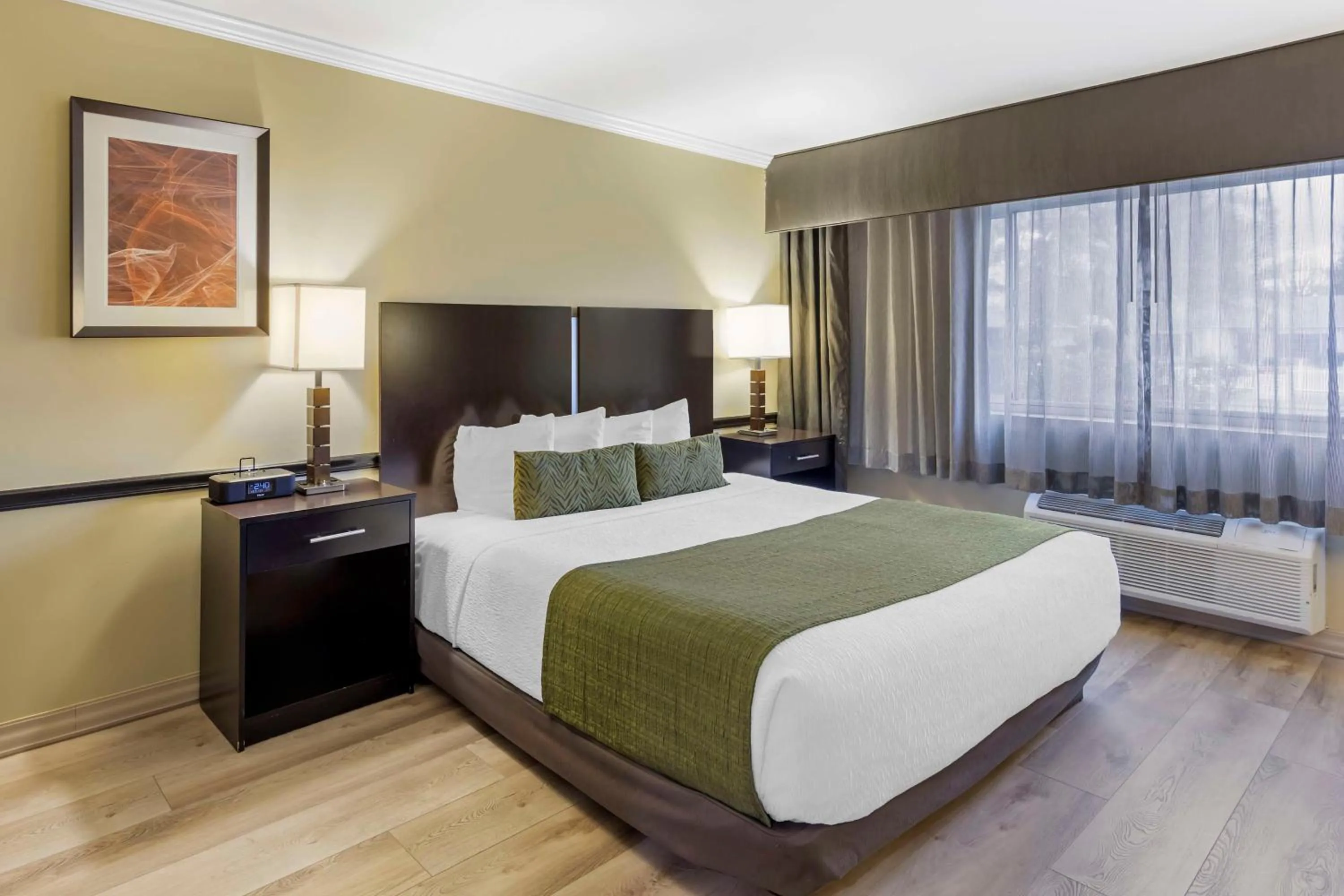 Bedroom, Bed in Best Western Canoga Park Motor Inn