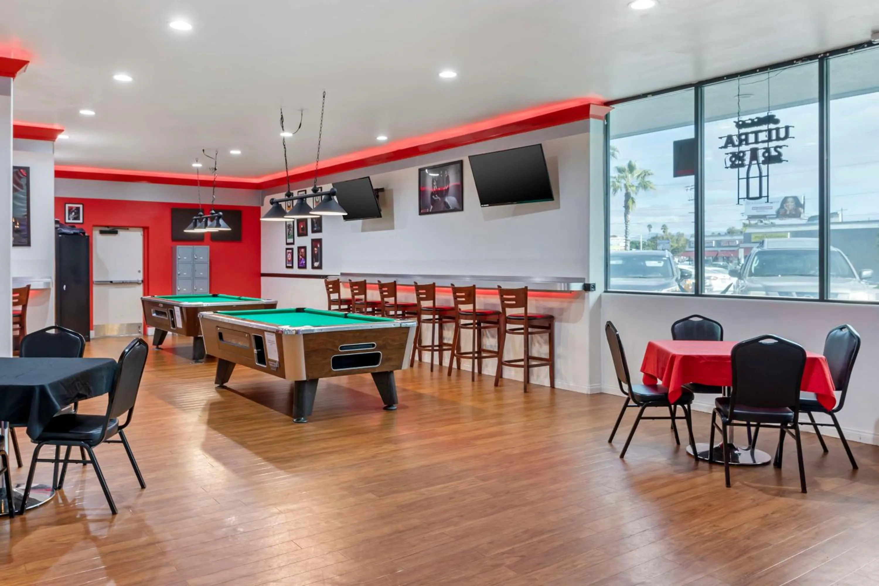 Lounge or bar in Best Western Canoga Park Motor Inn