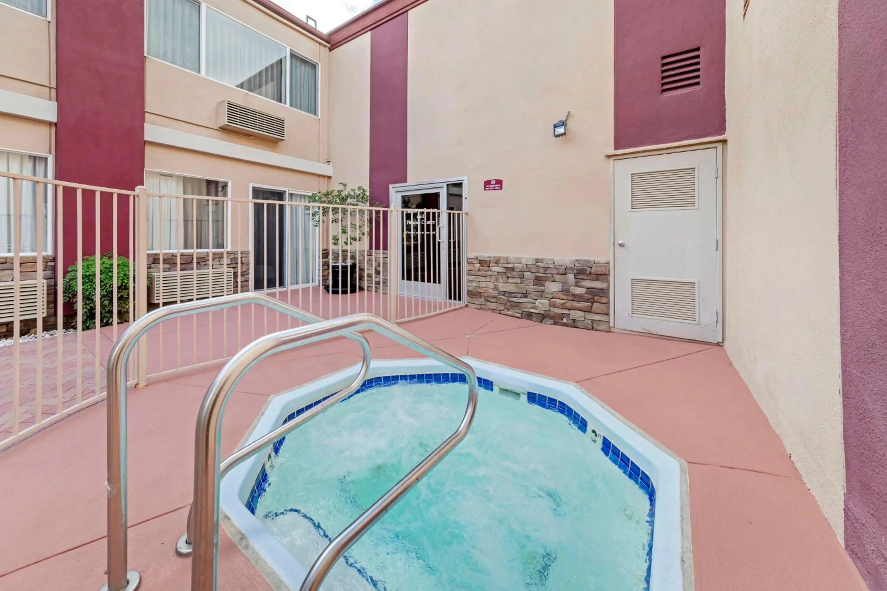 Pool view in Best Western Canoga Park Motor Inn