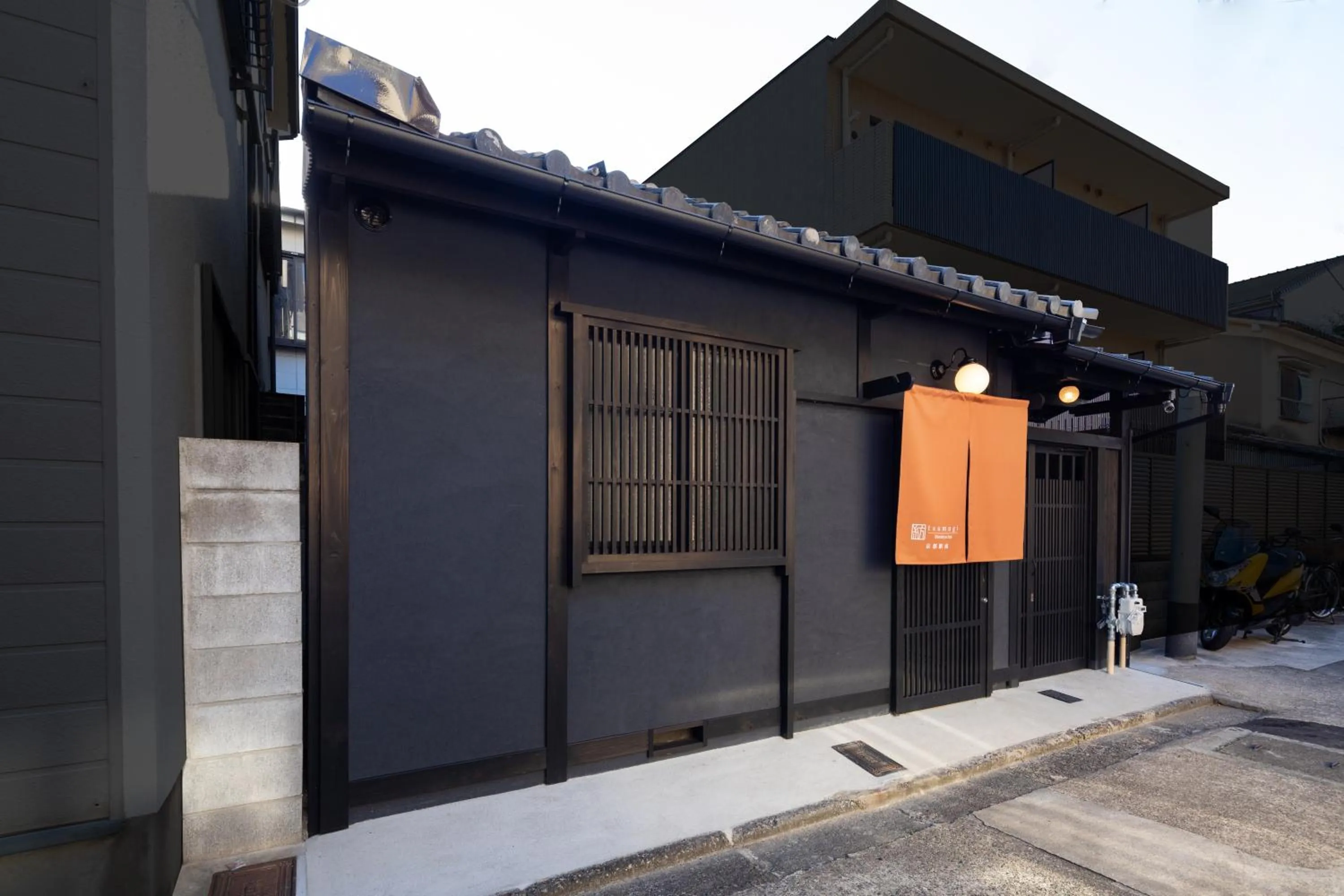 Property building in Kanade Kyotoeki-Minami