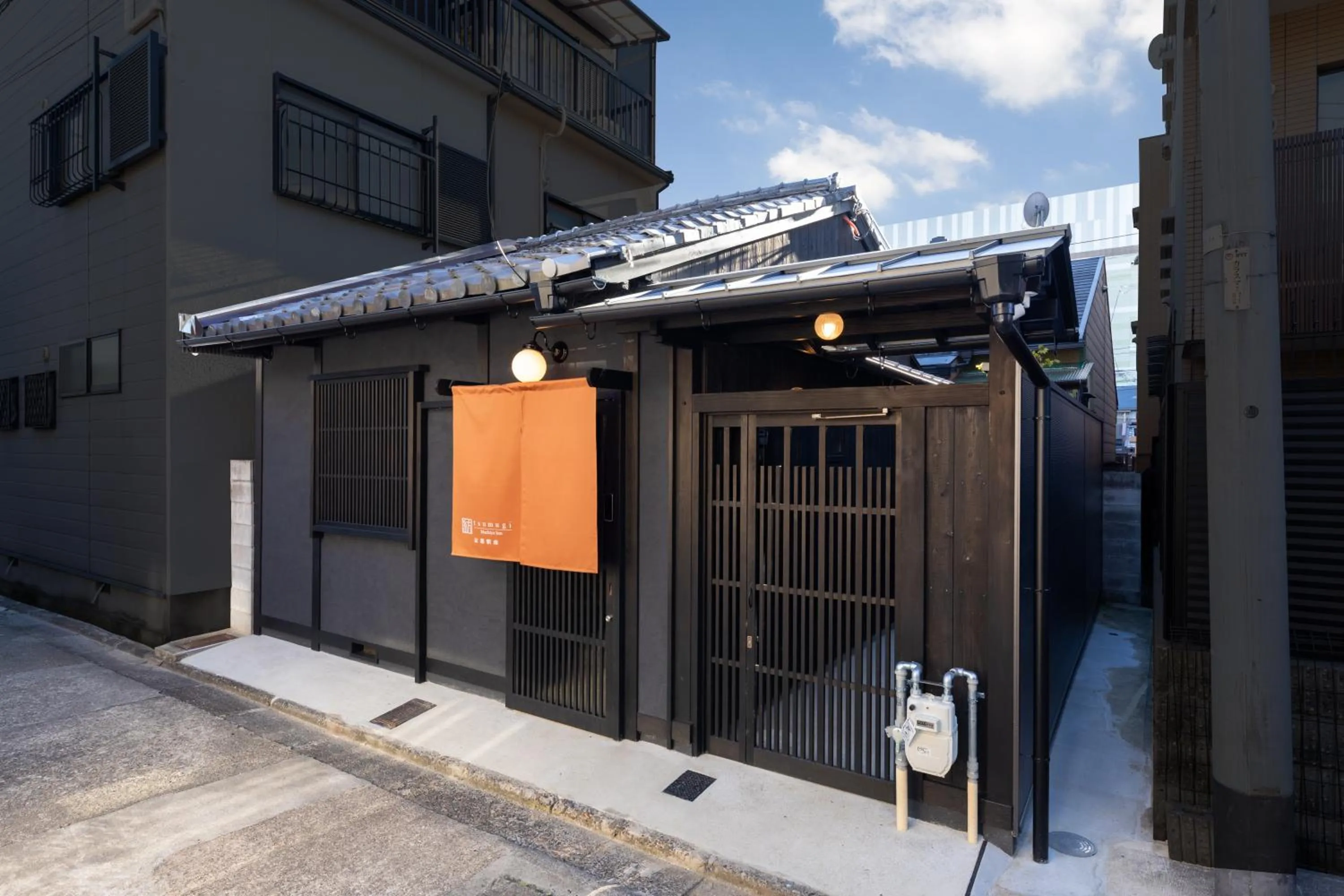 Facade/entrance in Kanade Kyotoeki-Minami