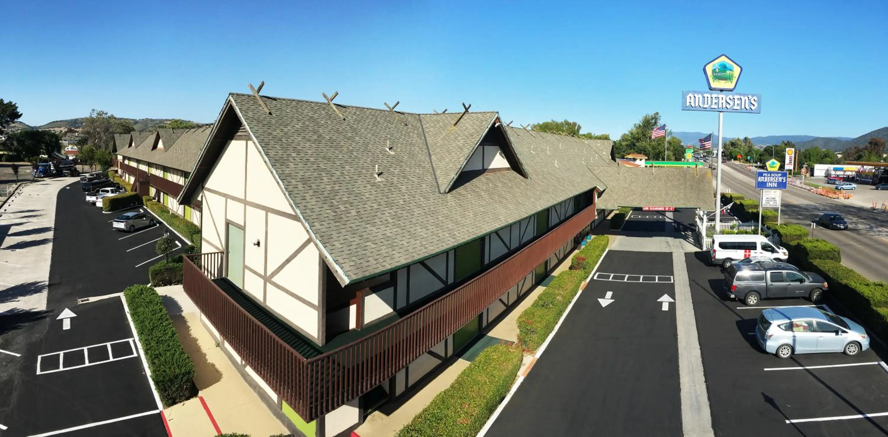 Facade/entrance in Pea Soup Andersen's Inn