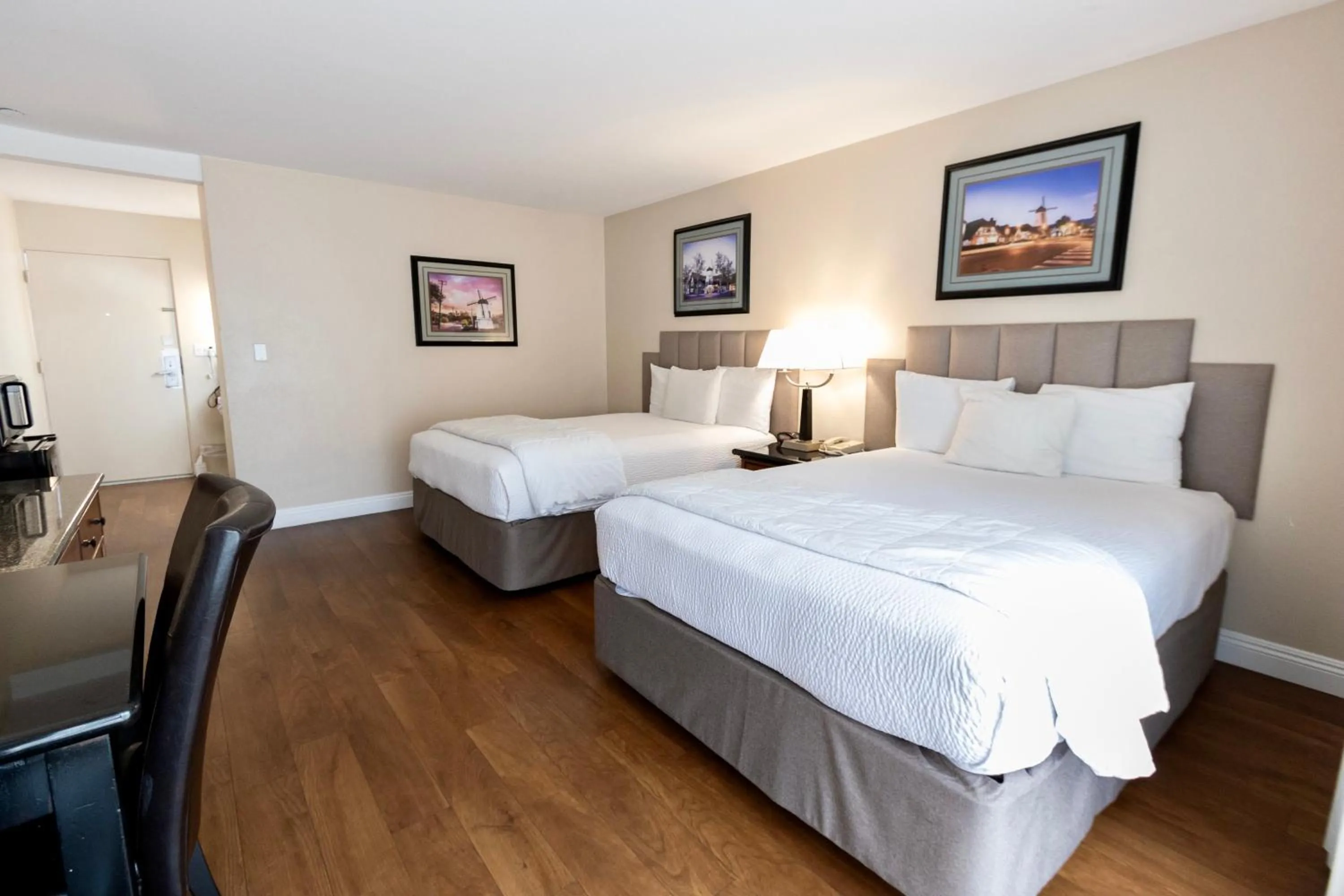 View (from property/room), Bed in Pea Soup Andersen's Inn