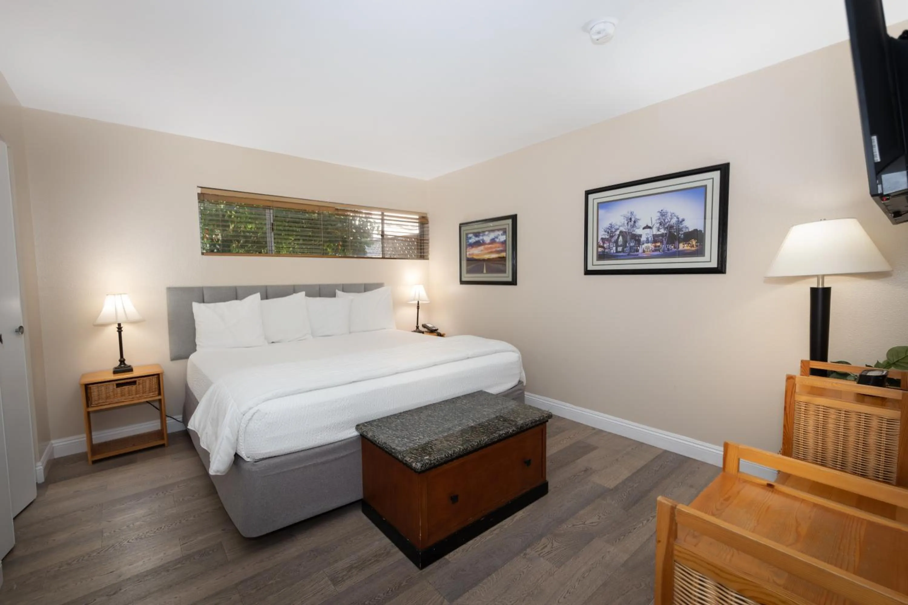 Bedroom, Bed in Pea Soup Andersen's Inn