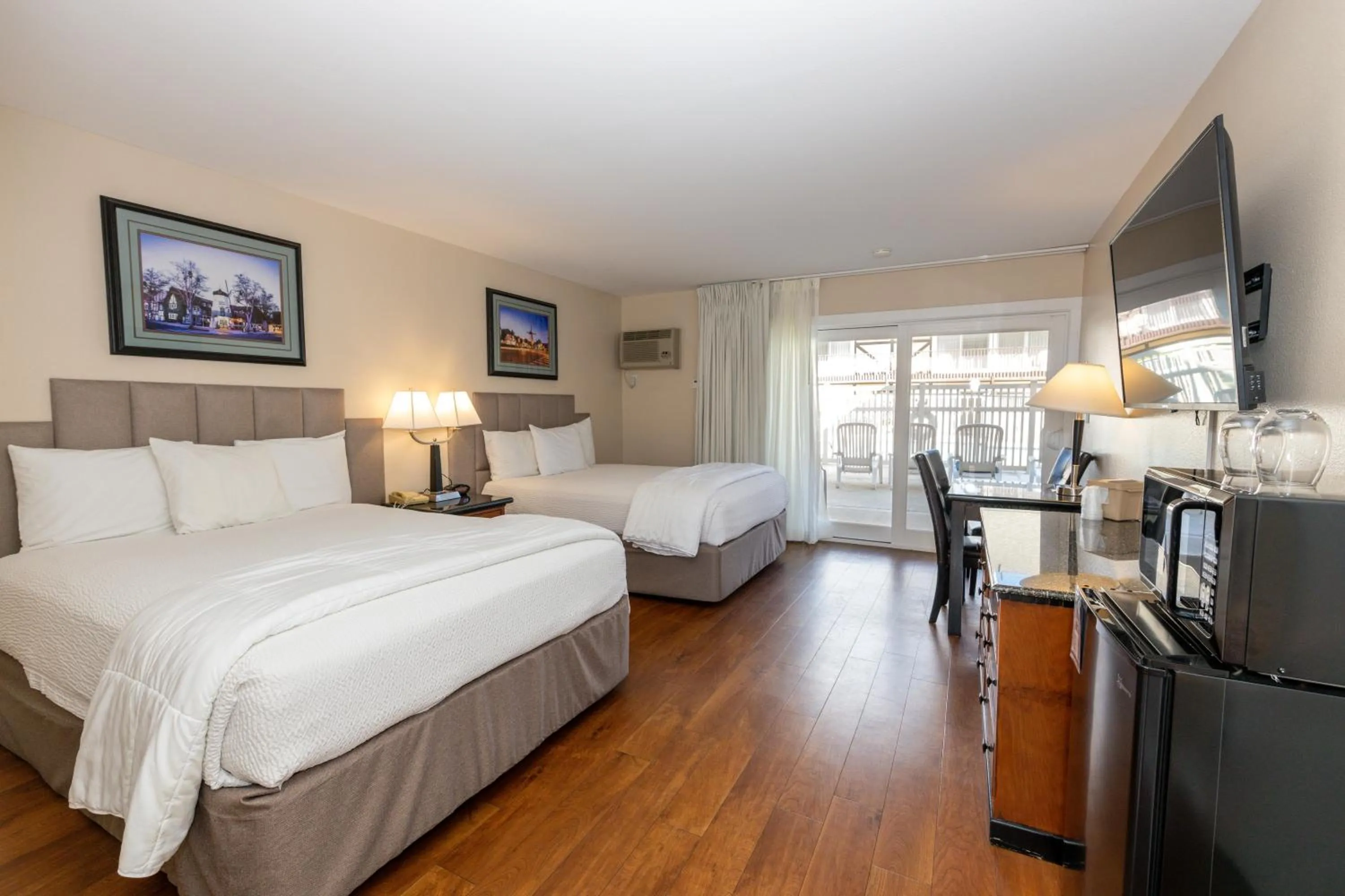 Patio, Bed in Pea Soup Andersen's Inn