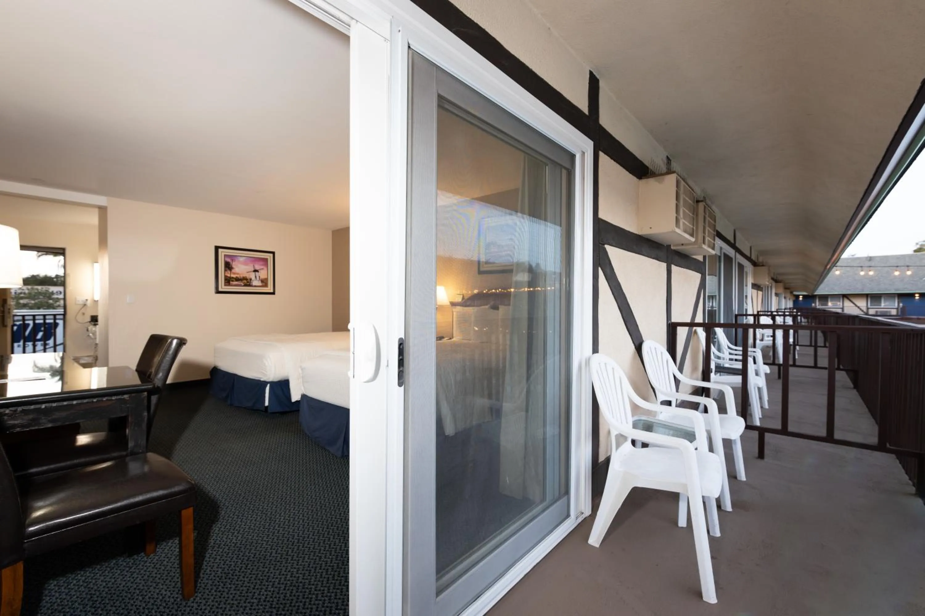 Patio in Pea Soup Andersen's Inn