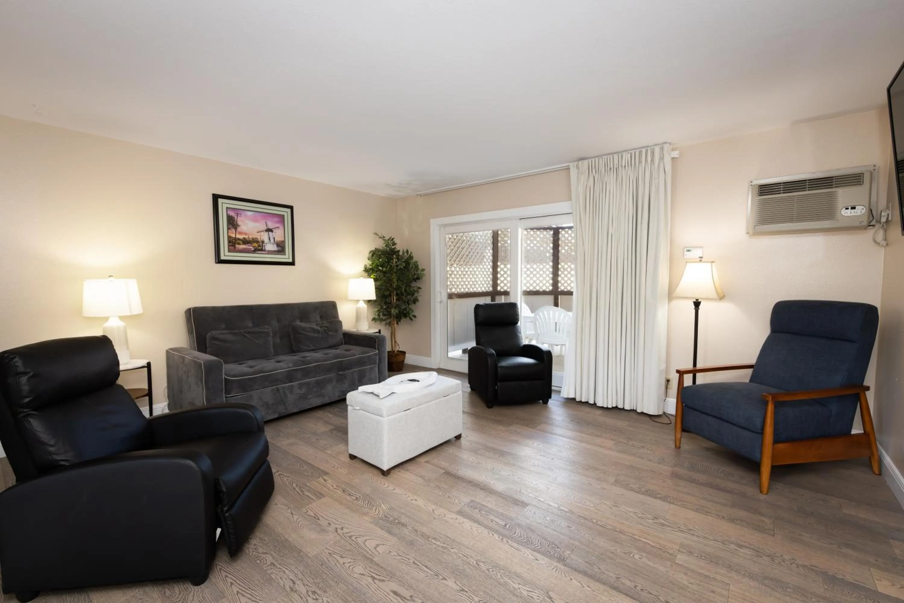 Living room in Pea Soup Andersen's Inn