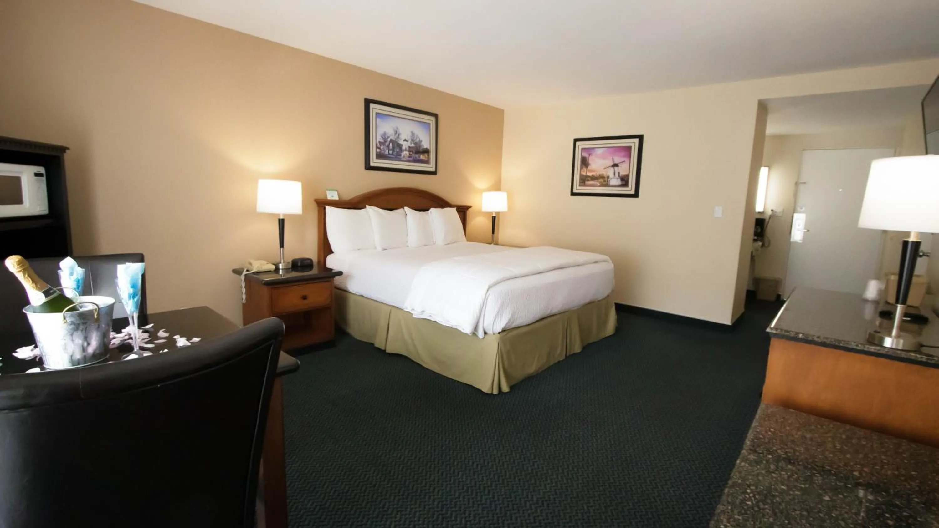 Bedroom, Bed in Pea Soup Andersen's Inn