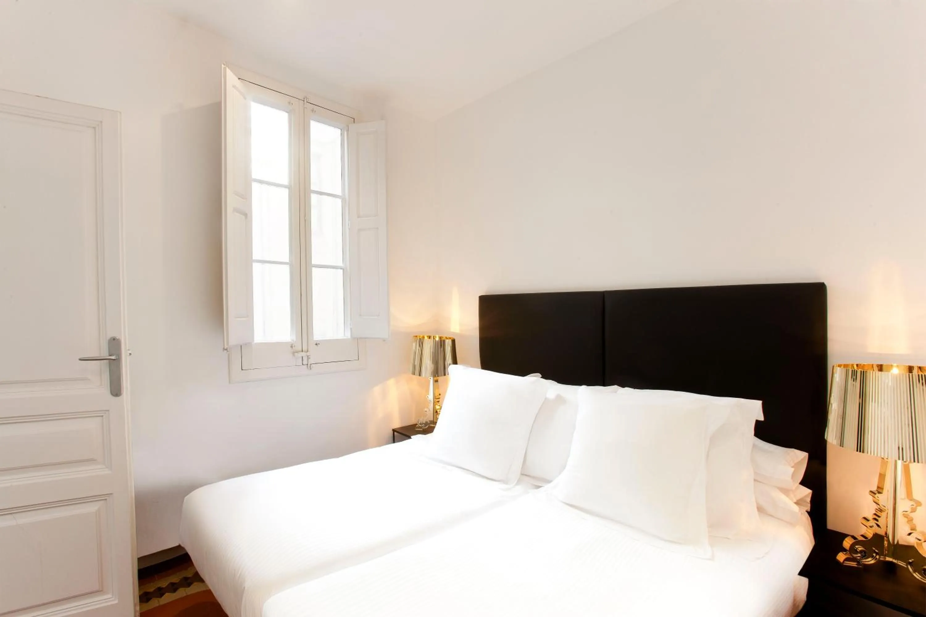 Bed in Barcelona Apartment Val