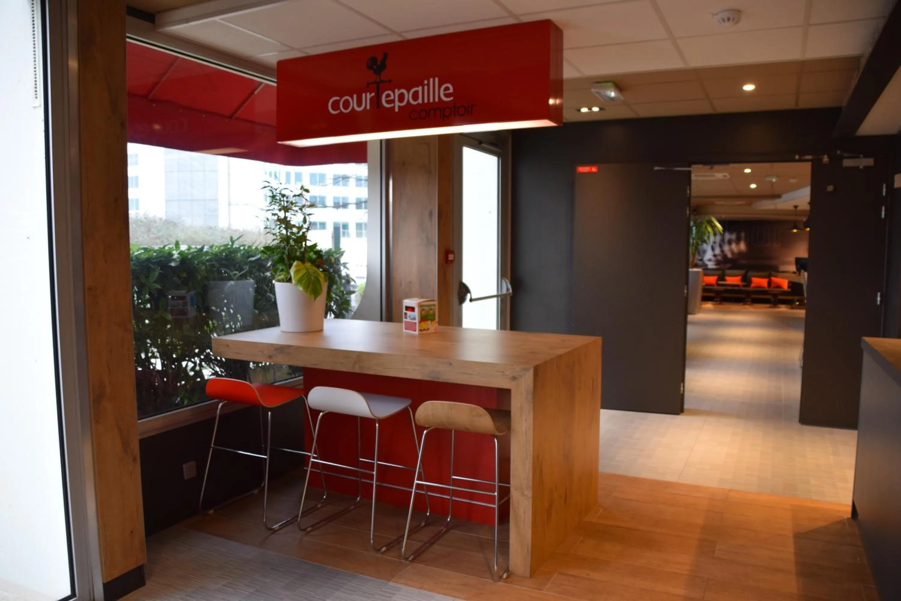 Restaurant/places to eat in ibis Saint-Denis Stade Ouest