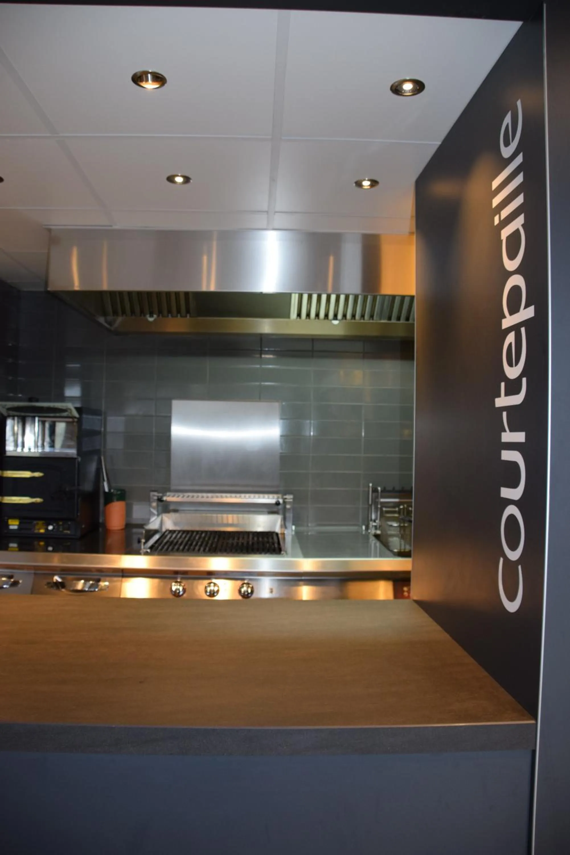 Restaurant/places to eat in ibis Saint-Denis Stade Ouest