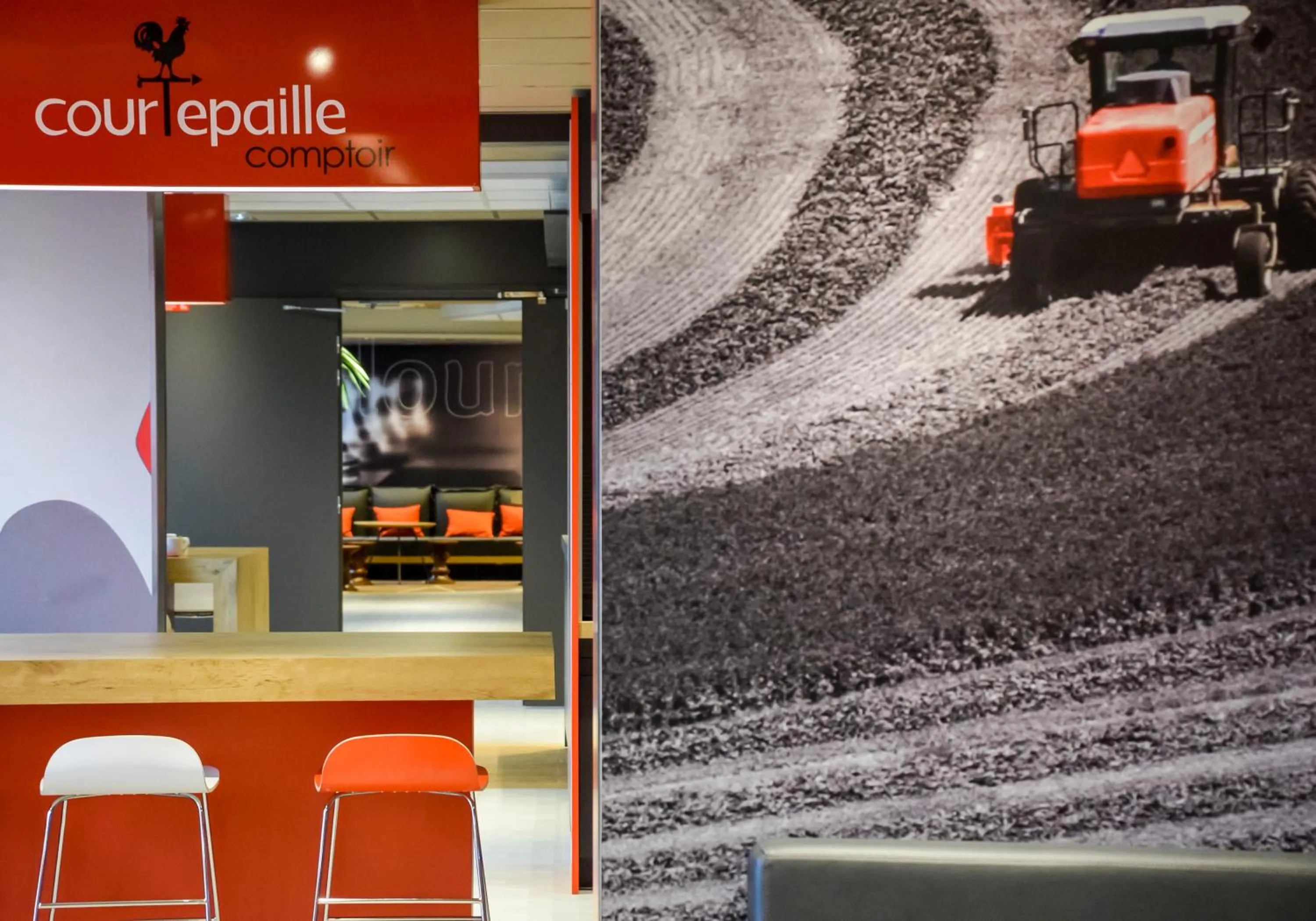 Lounge or bar in ibis Saint-Denis Stade Ouest